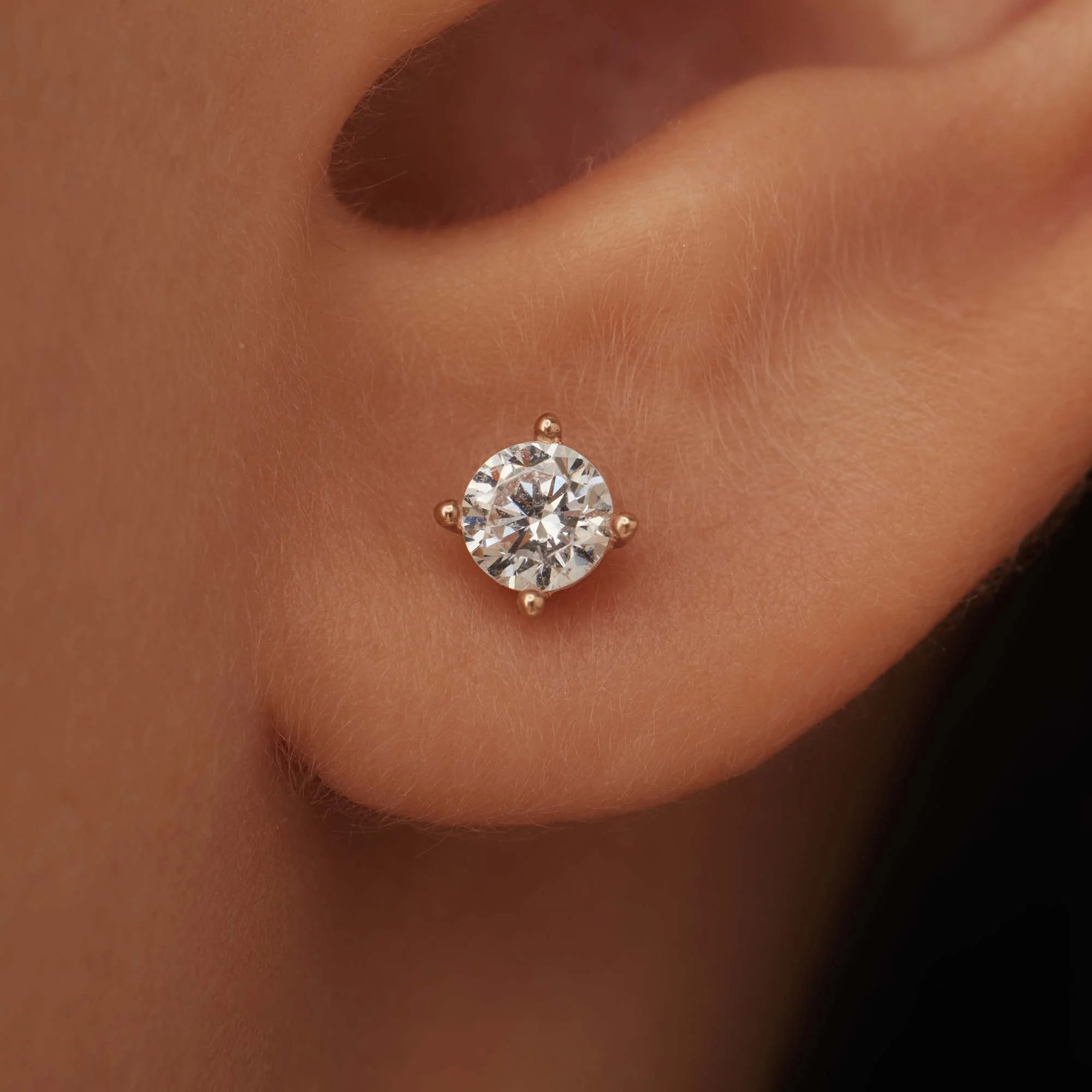 La Concorde Lourdes 14 karat rose gold ear studs with zirconia stone - Image 3