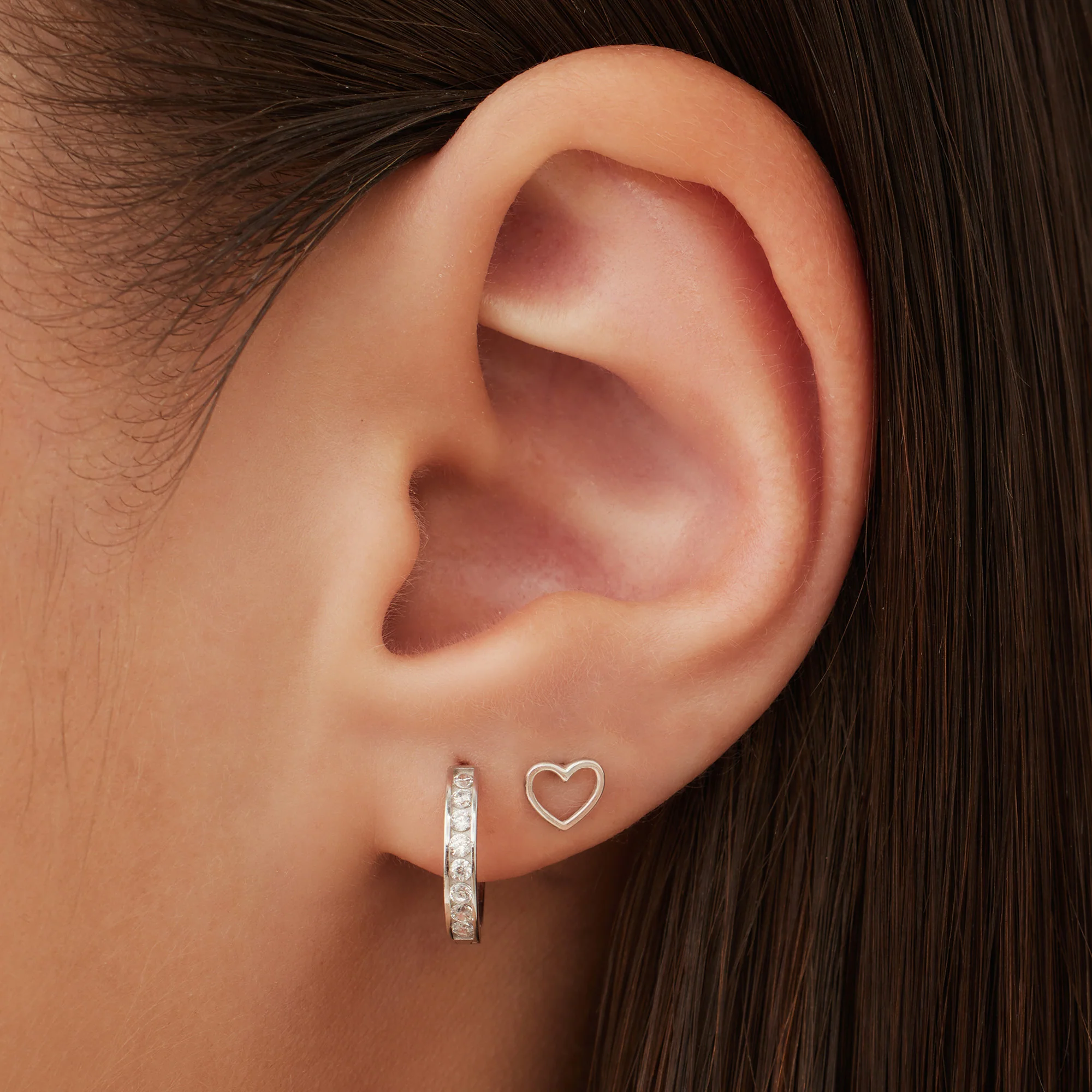 Saint Germain Amore 14 karat white gold ear studs with heart - Image 2