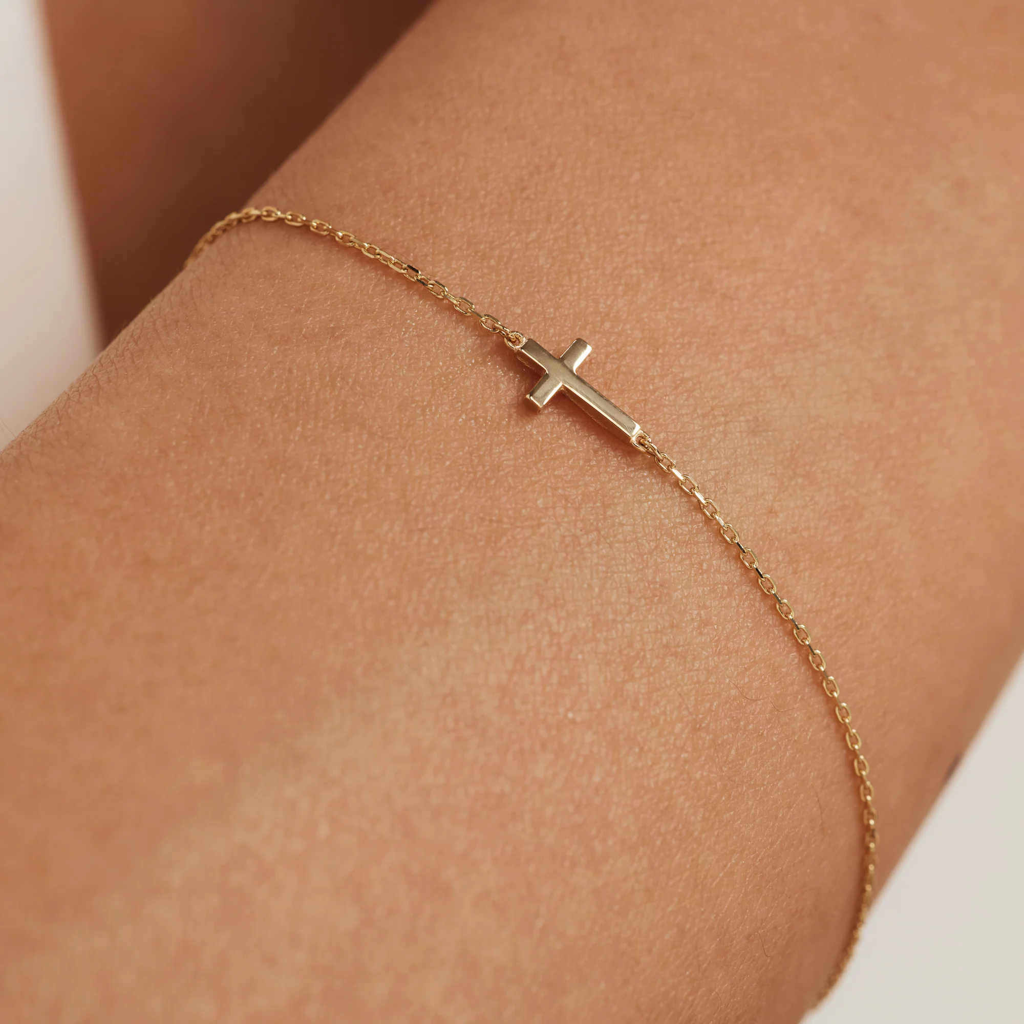 Monceau Solange 14 karat gold bracelet with cross - Image 2