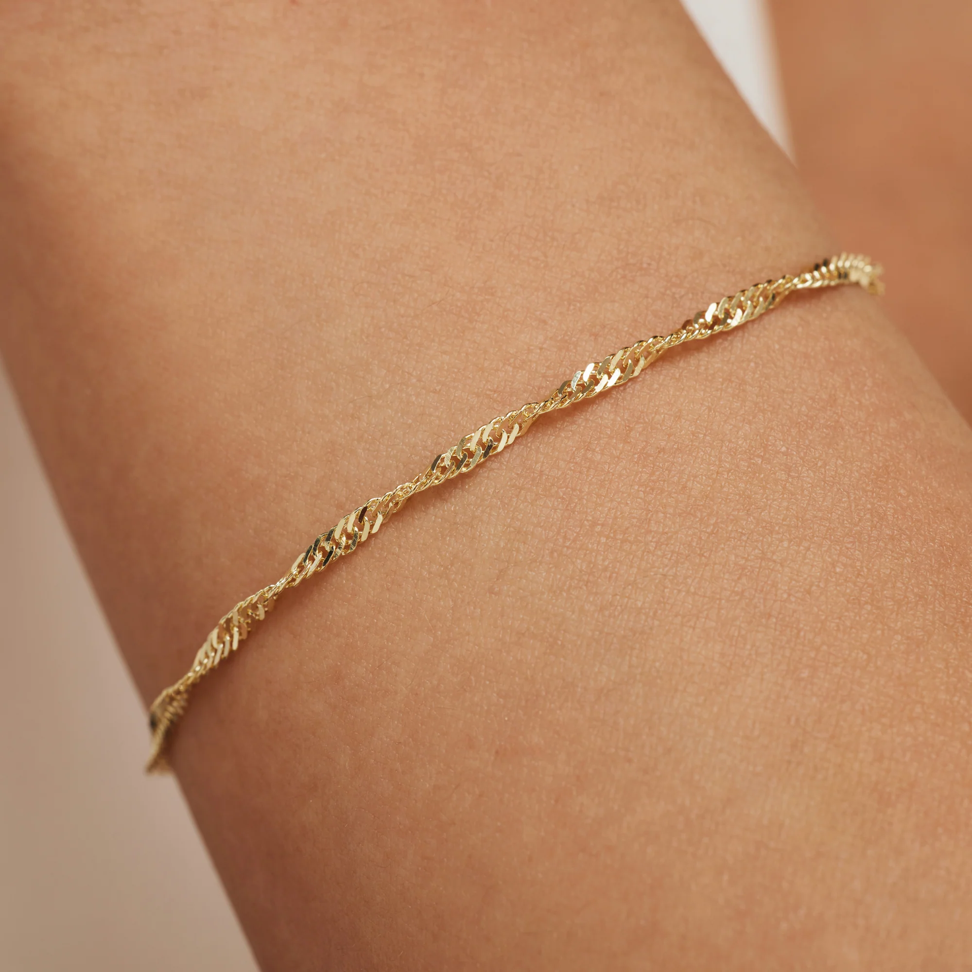 Rivoli Lilou 14 karat gold bracelet with twist - Image 2