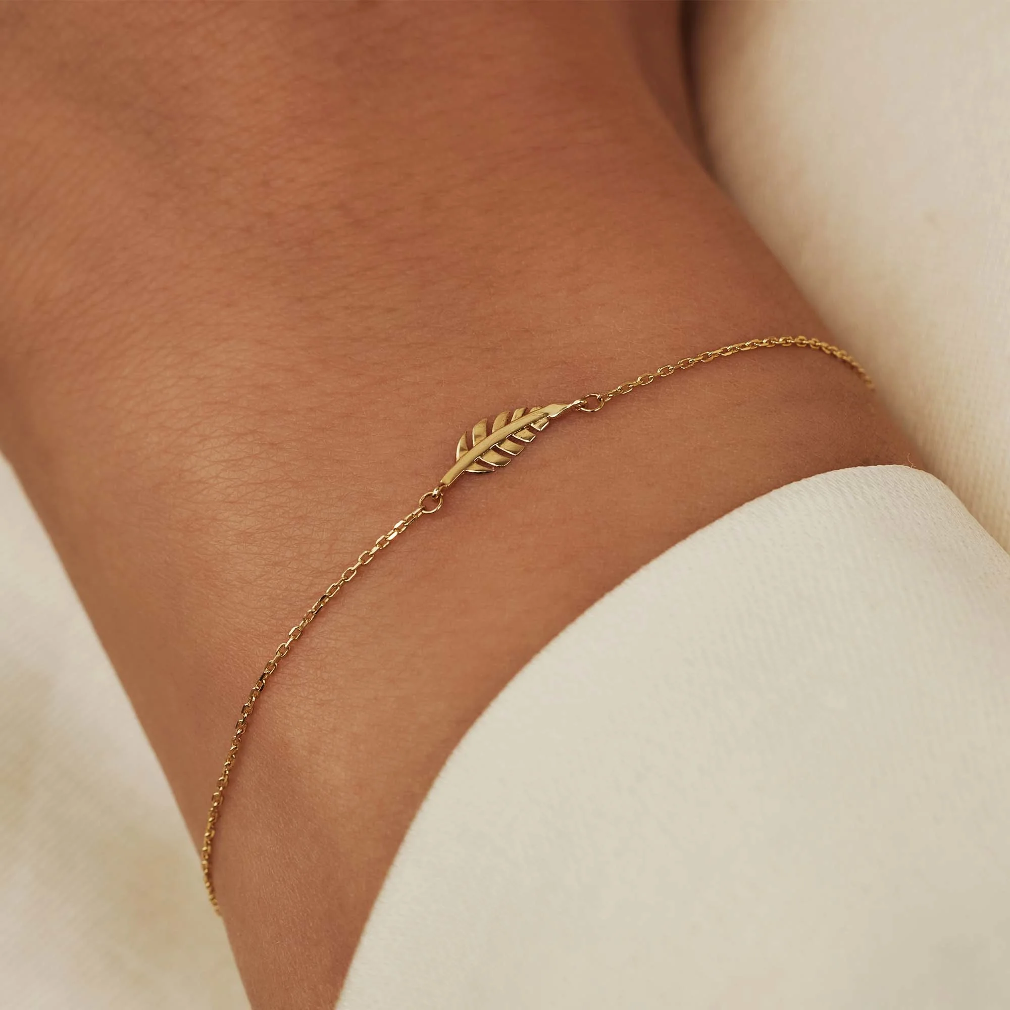 Monceau Giselle 14 karat gold bracelet with feather - Image 2