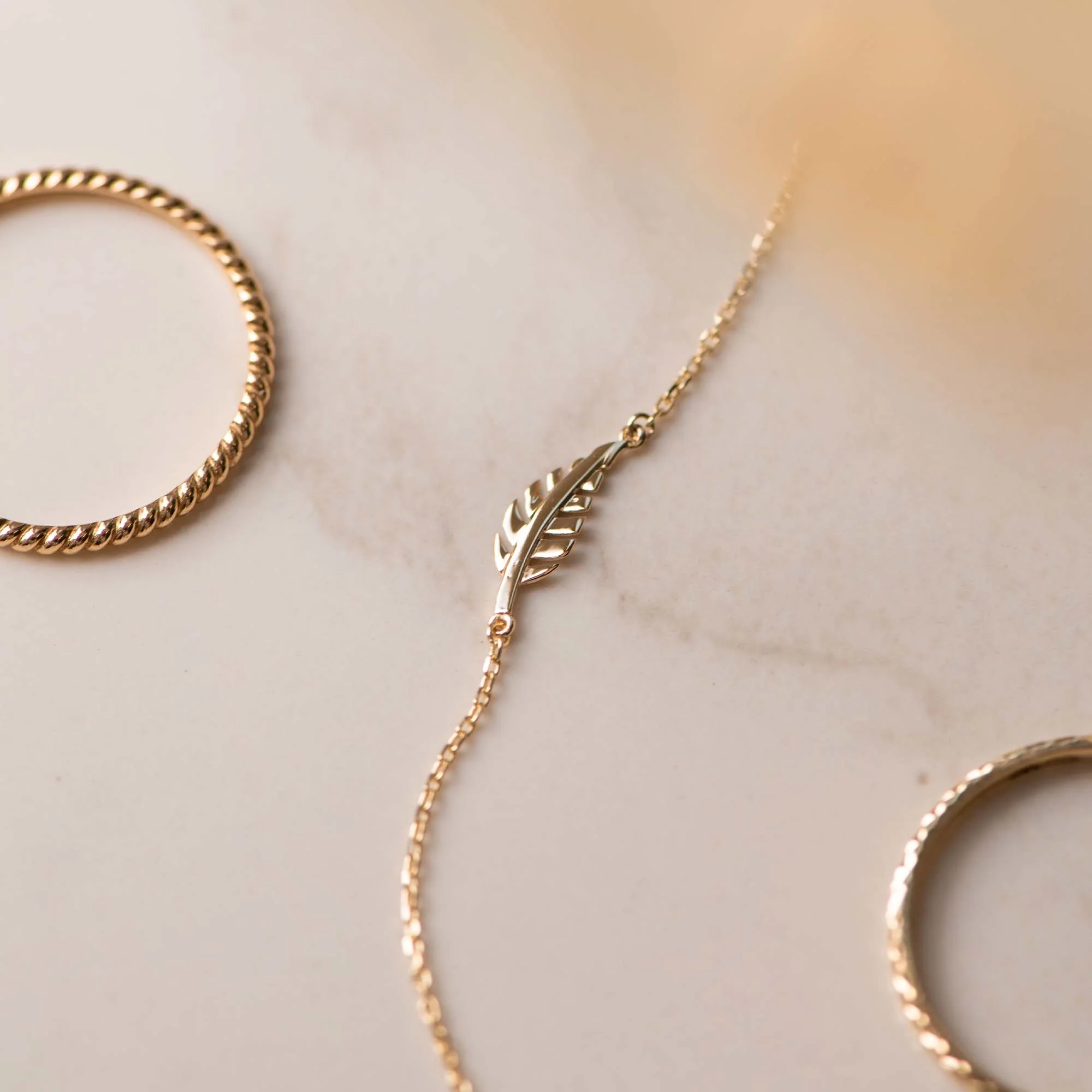 Monceau Giselle 14 karat gold bracelet with feather - Image 5