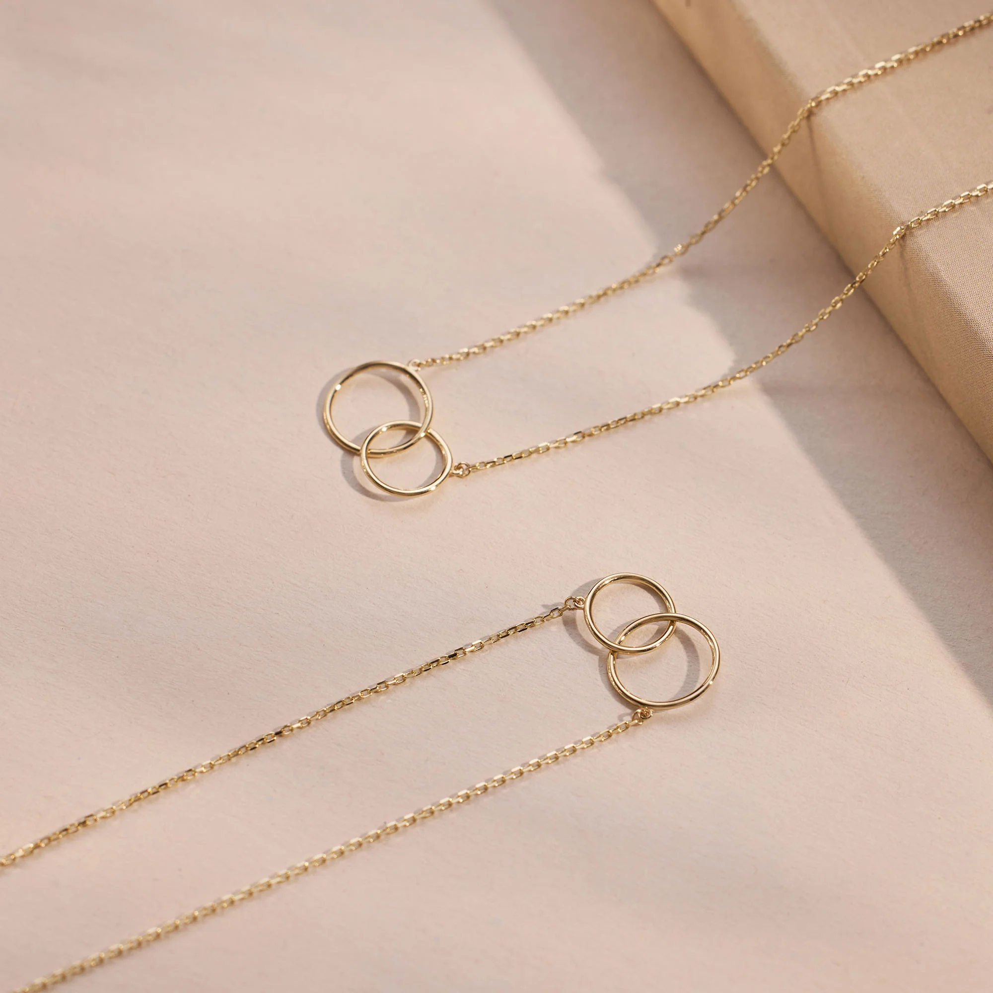 Le Marais Loulou 14 karat gold bracelet with rings - Image 4