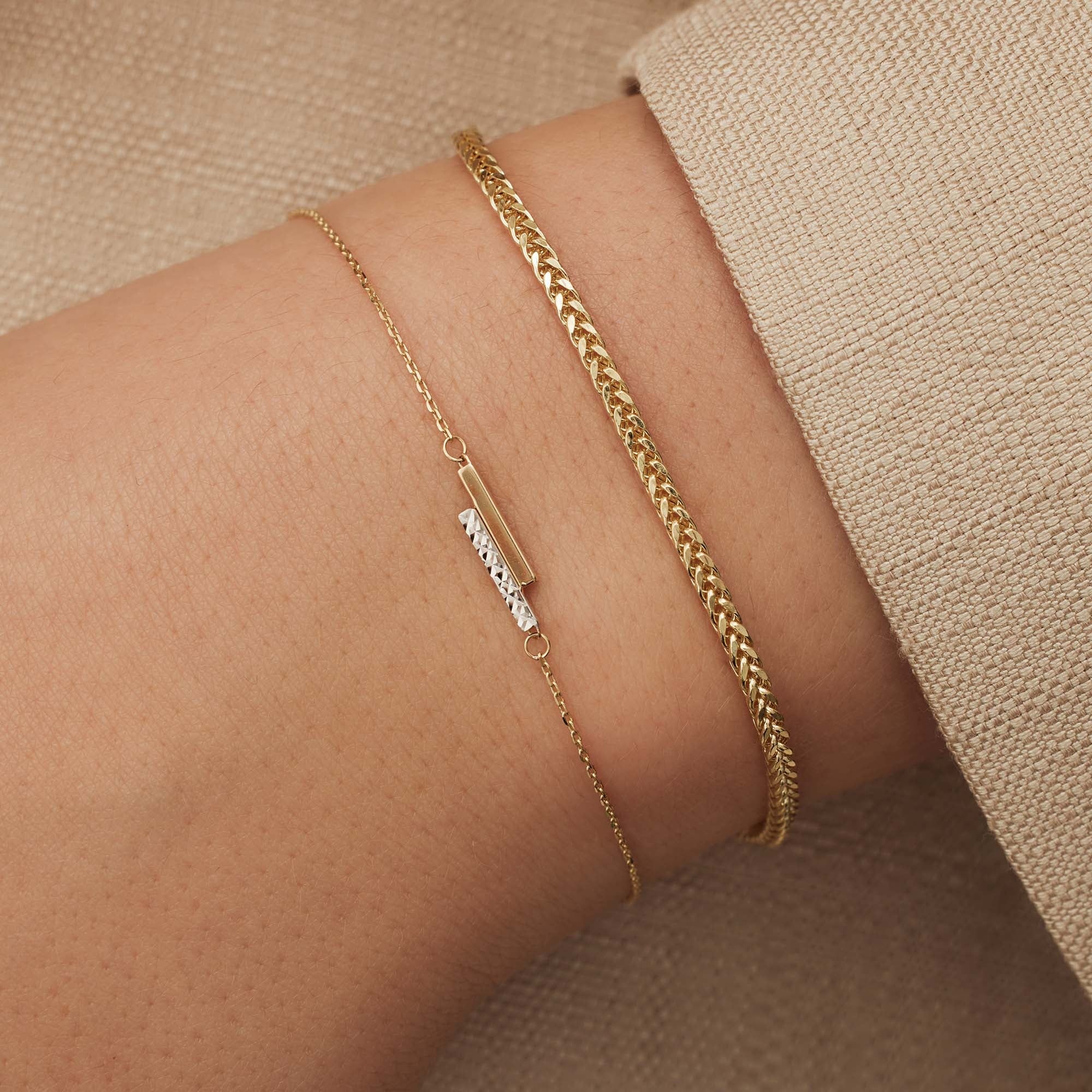 Le Marais Alice 14 karat gold bracelet with 2 rods - Image 2