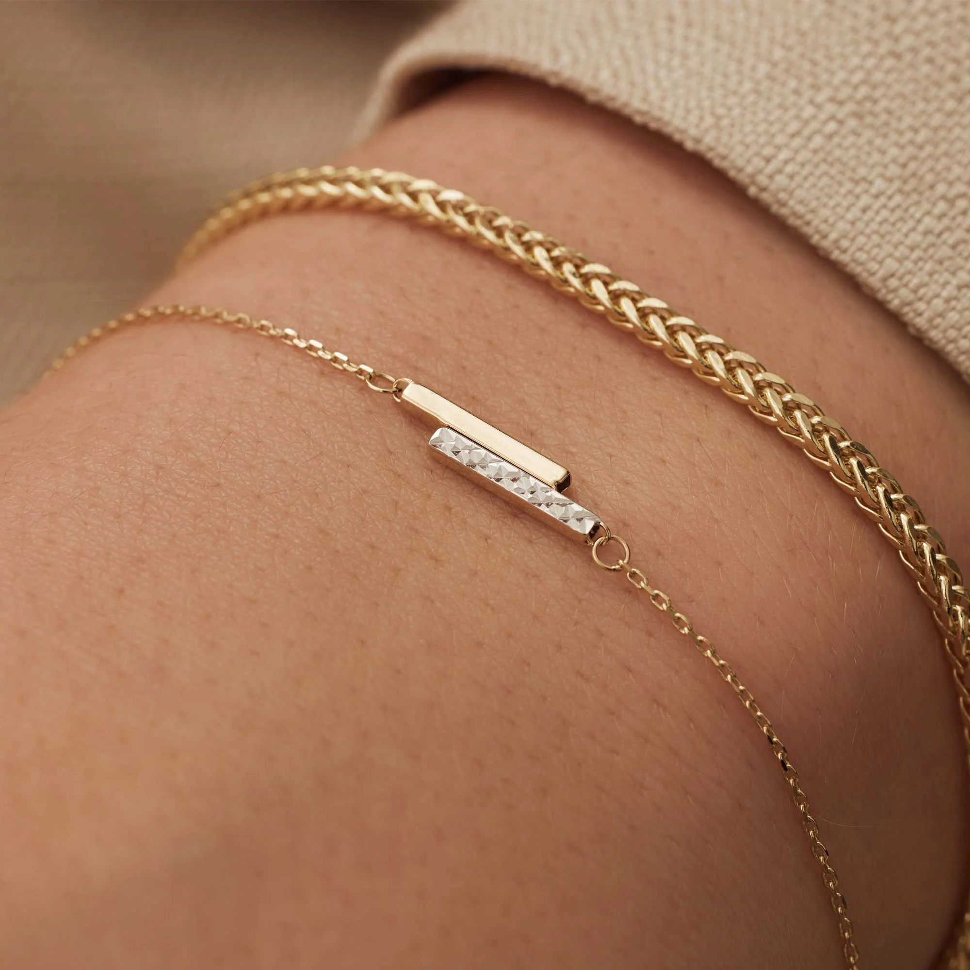 Le Marais Alice 14 karat gold bracelet with 2 rods - Image 3