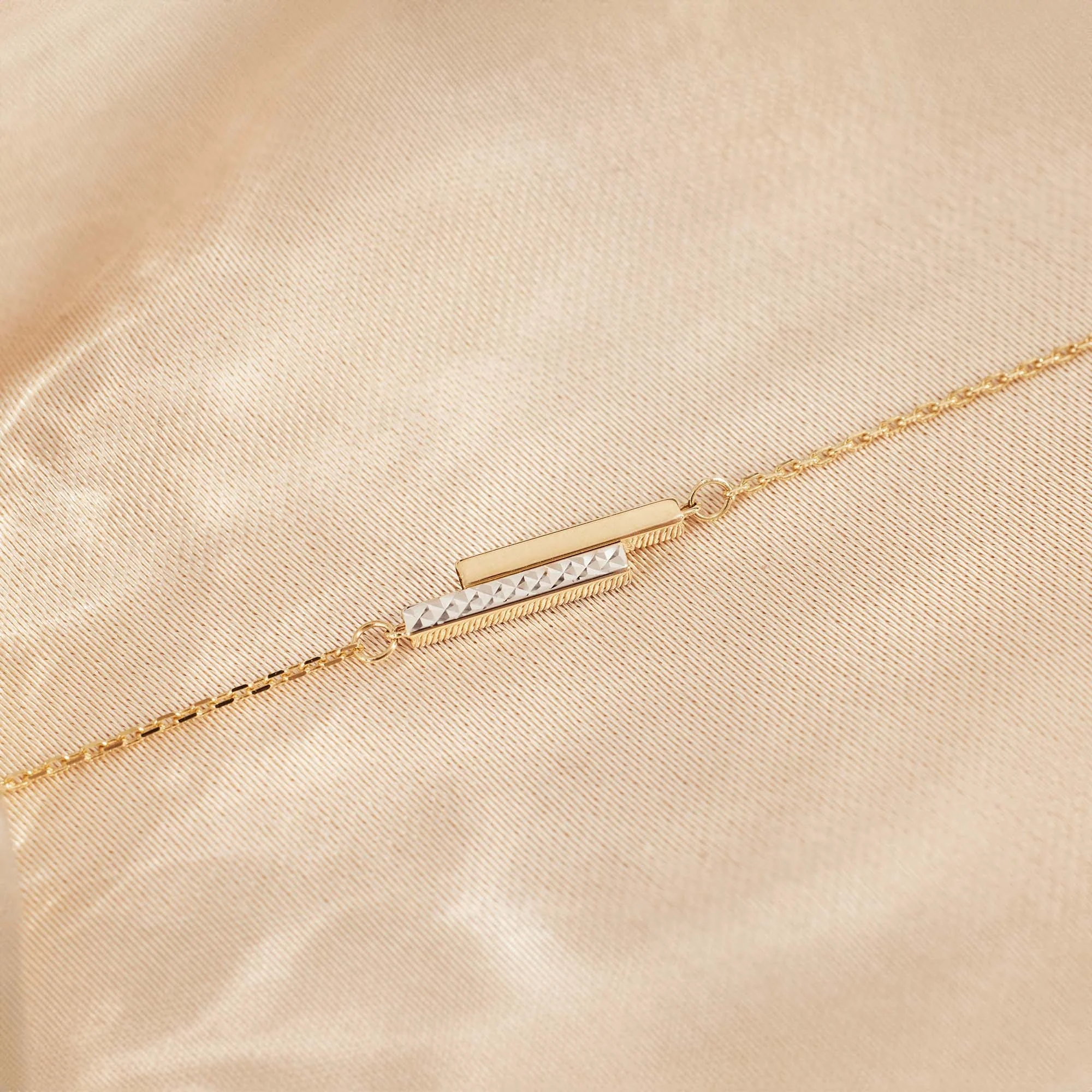 Le Marais Alice 14 karat gold bracelet with 2 rods - Image 4