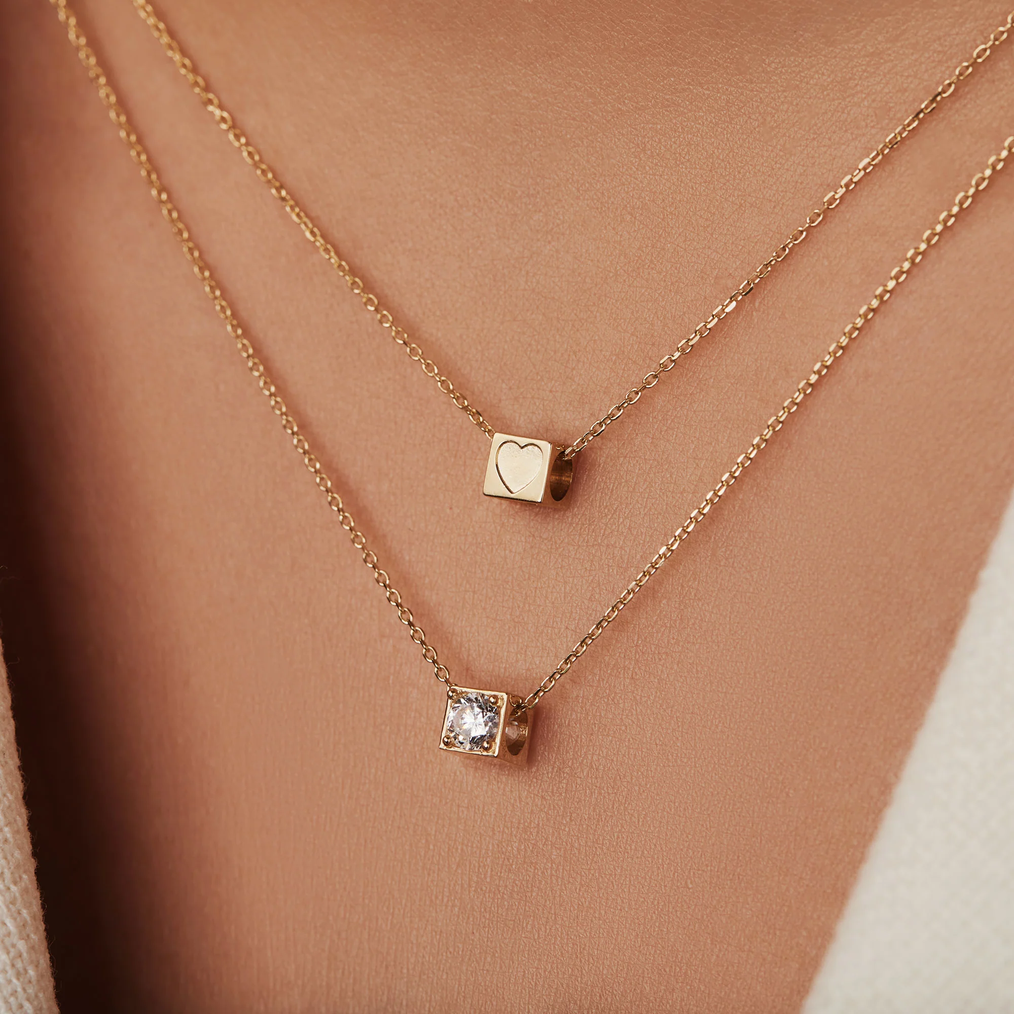 Le Marais Felie 14 karat gold cube charm with heart - Image 2