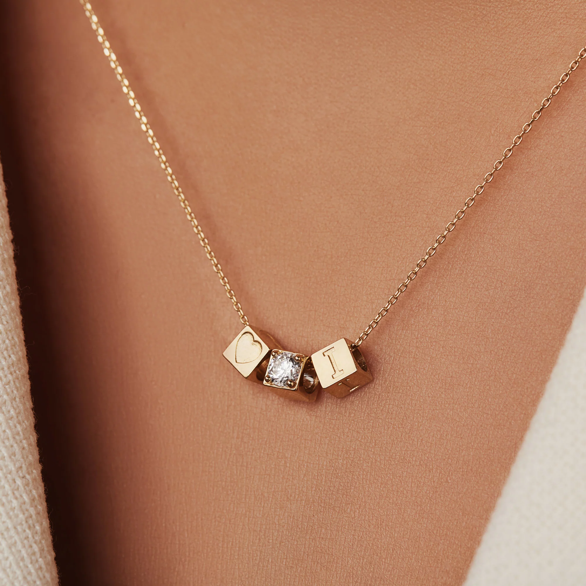 Le Marais Felie 14 karat gold cube charm with heart - Image 3