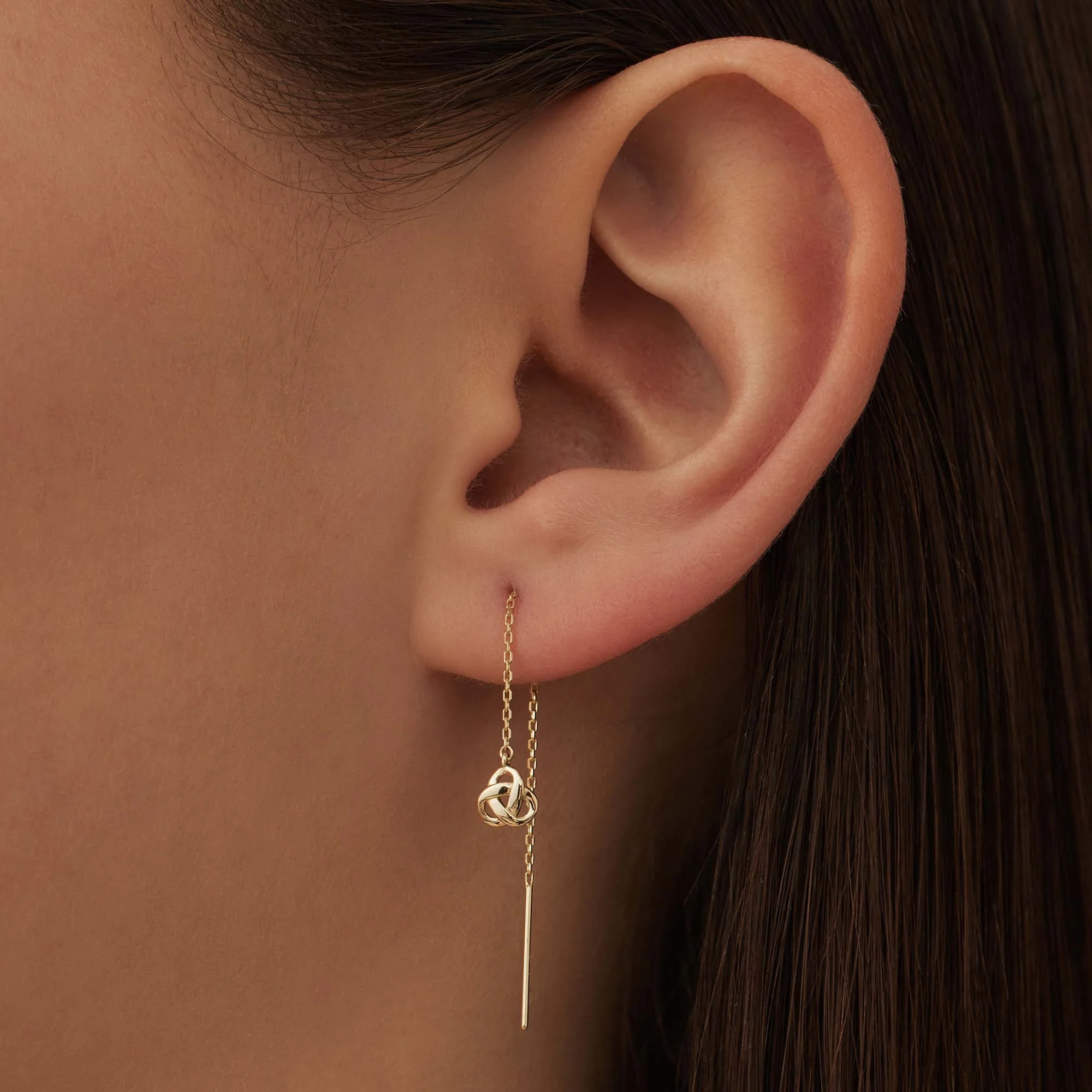 Rivoli Méline 14 karat gold pull through earrings with knot - Image 2