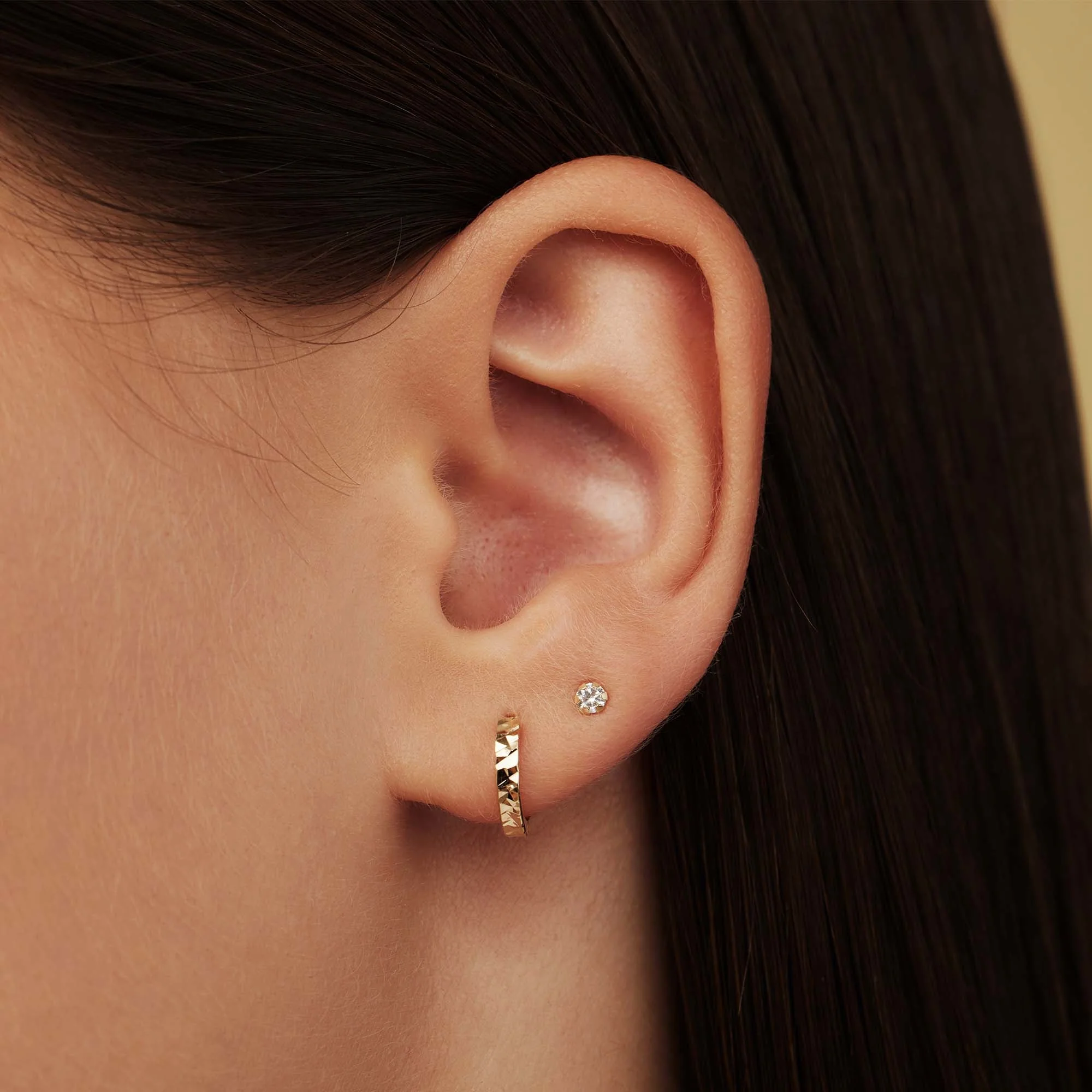 Le Marais De Buci 14 karat gold ear studs with zirconia stones - Image 4