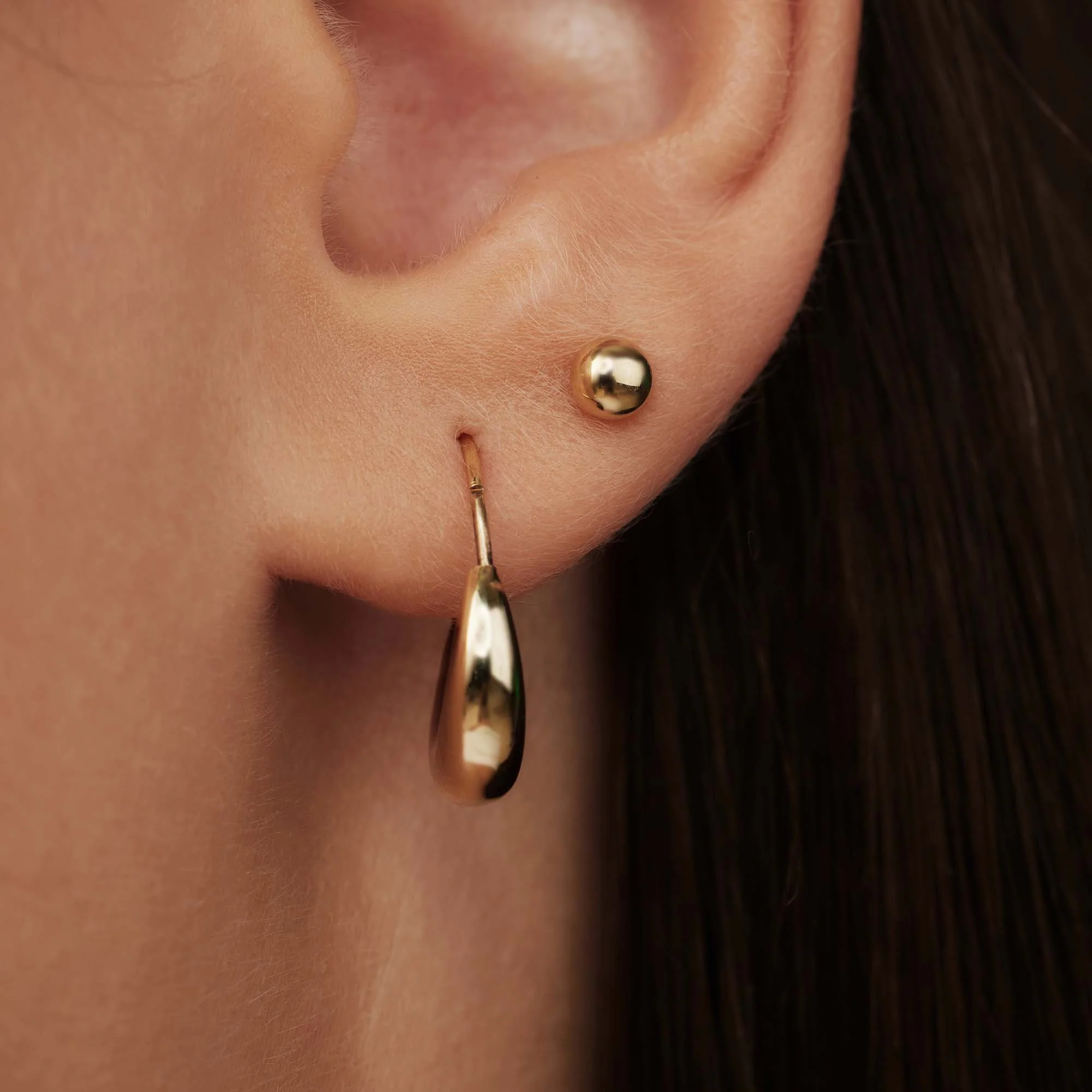 Le Marais Nadie 14 karat gold ear studs with sphere - Image 3