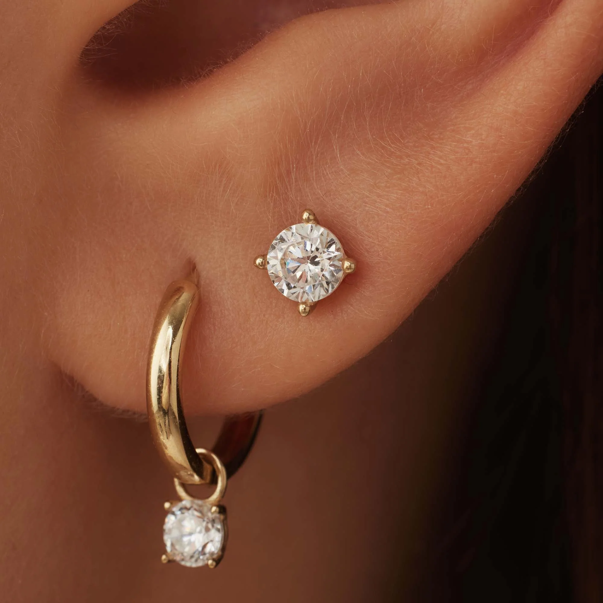 Le Marais Lourdes 14 karat gold ear studs with zirconia stone - Image 3