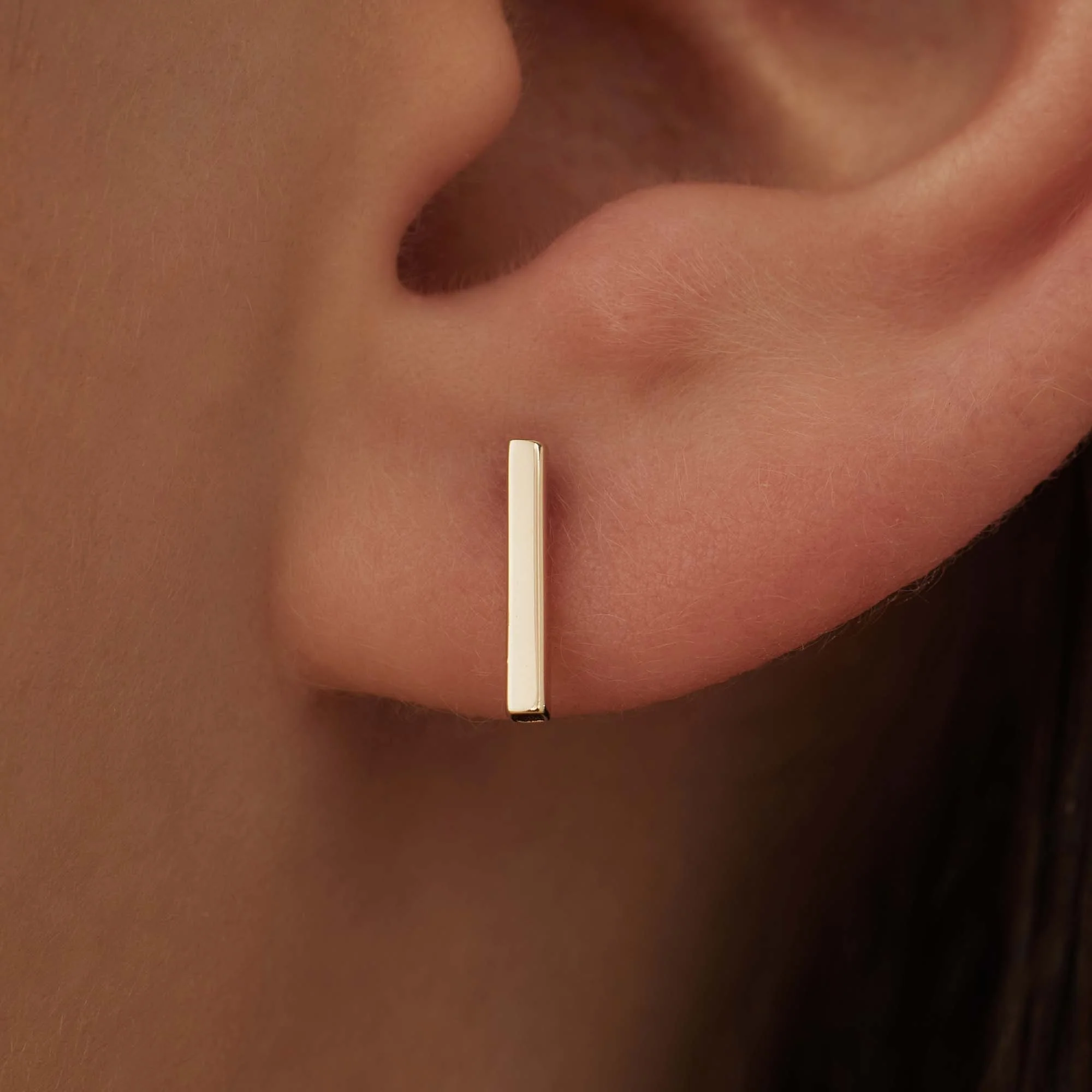 Le Marais Rosalie 14 karat gold ear studs with rod - Image 3