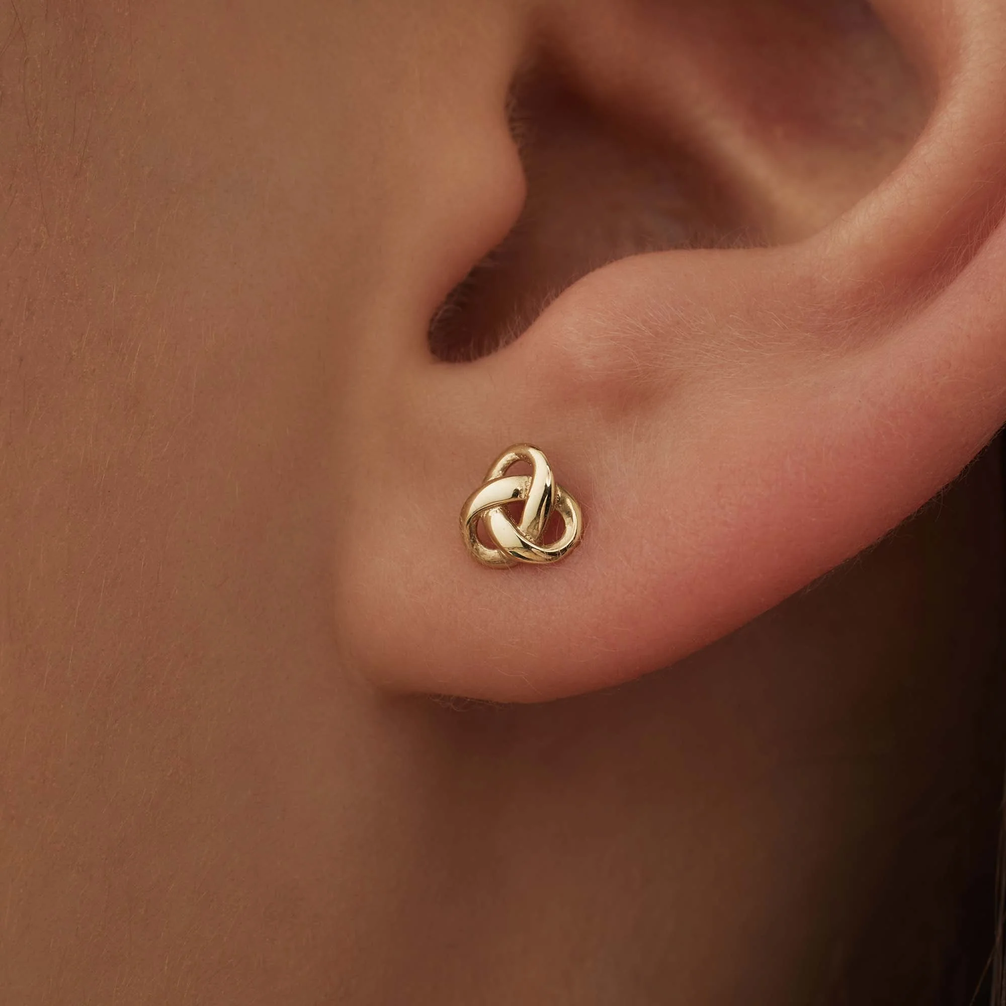 Rivoli Méline 14 karat gold ear studs with knot - Image 3
