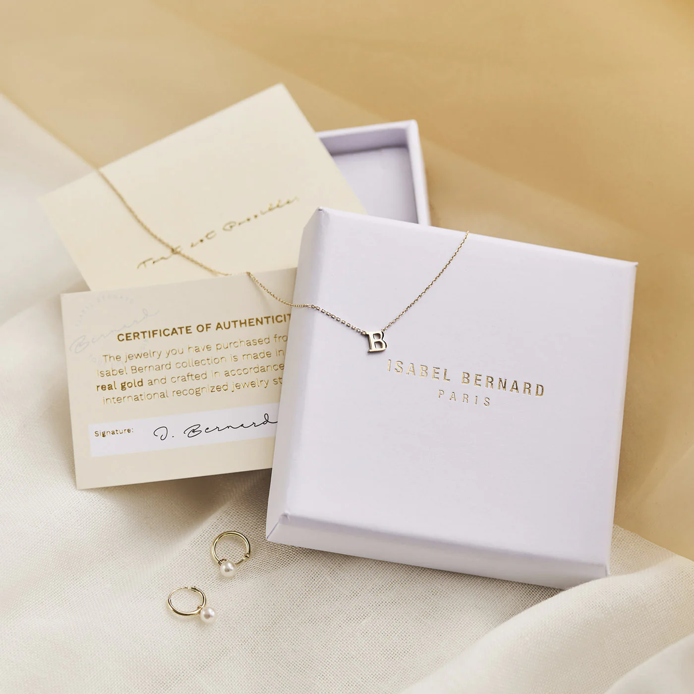 Belleville Amore 14 karat gold ear studs with heart - Image 4