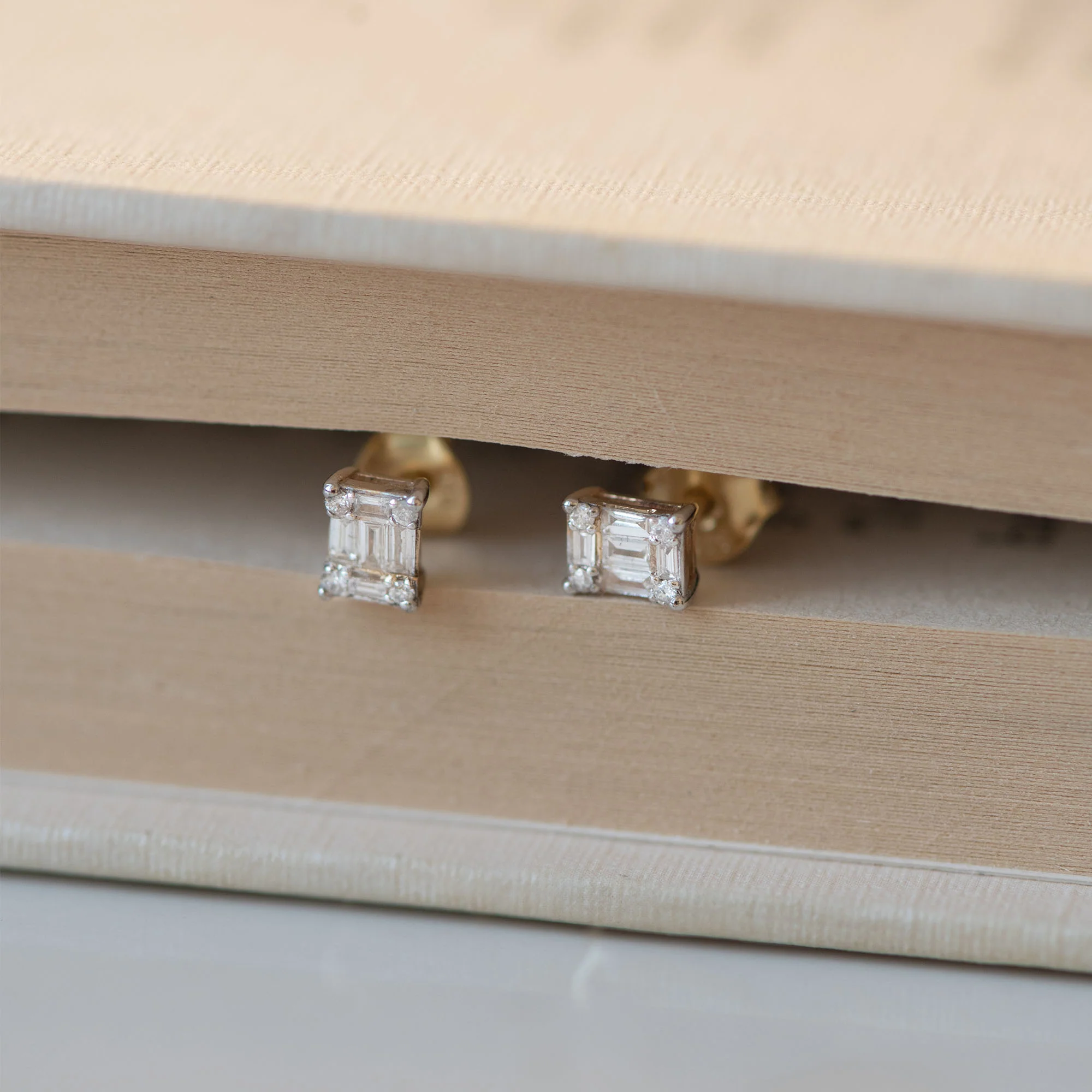 De la Paix Maxime 14 karat gold stud ear studs with diamond 0.26 carat - Image 6