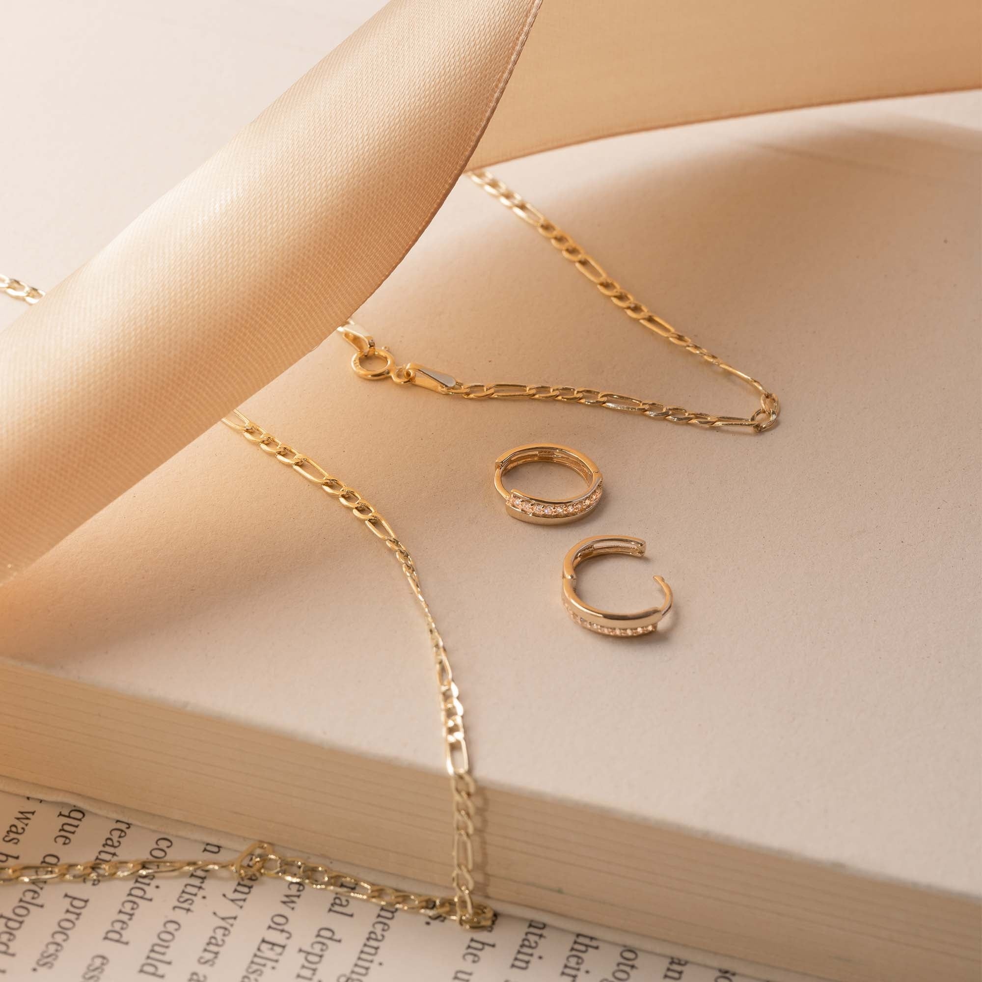 Cadeau d'Isabel 14 karat gold earring set with zirconia stones - Image 4