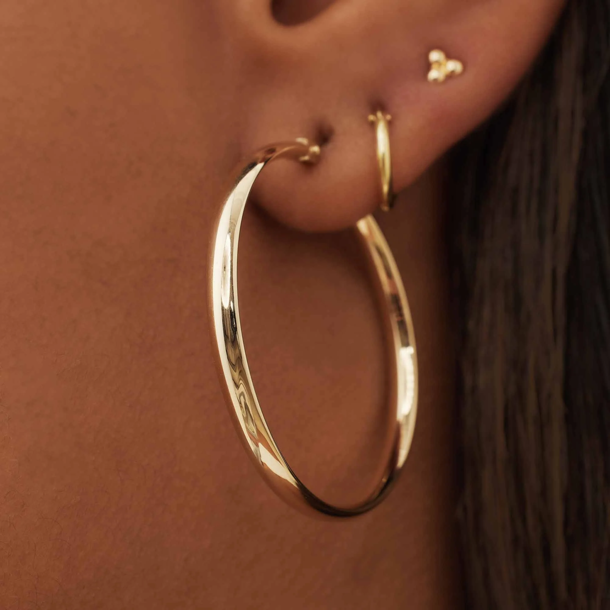 Rivoli Estrella 14 karat gold hoop earrings (32 mm) - Image 3