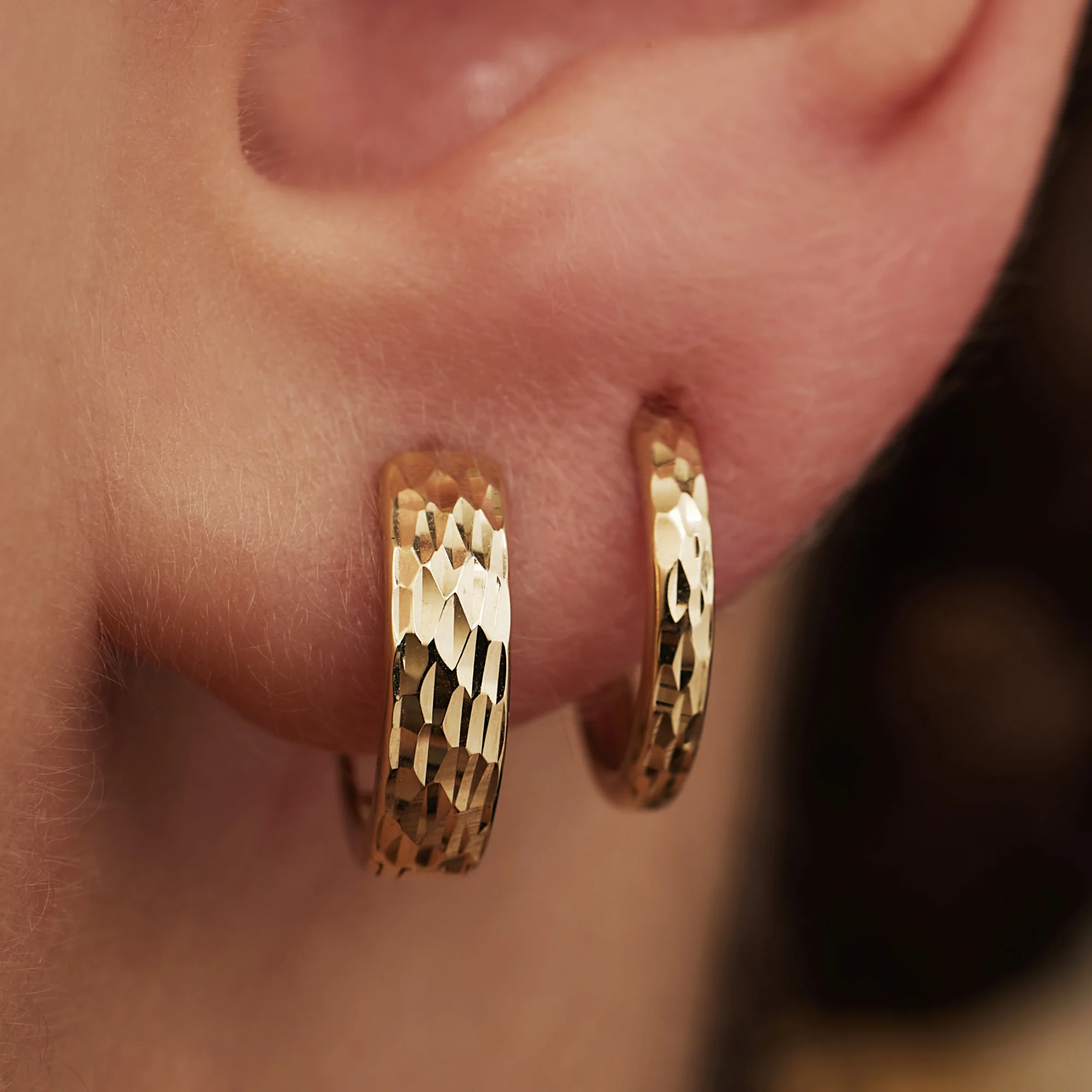 Rivoli Laura 14 karat gold hoop earrings with diamond cut - Image 4