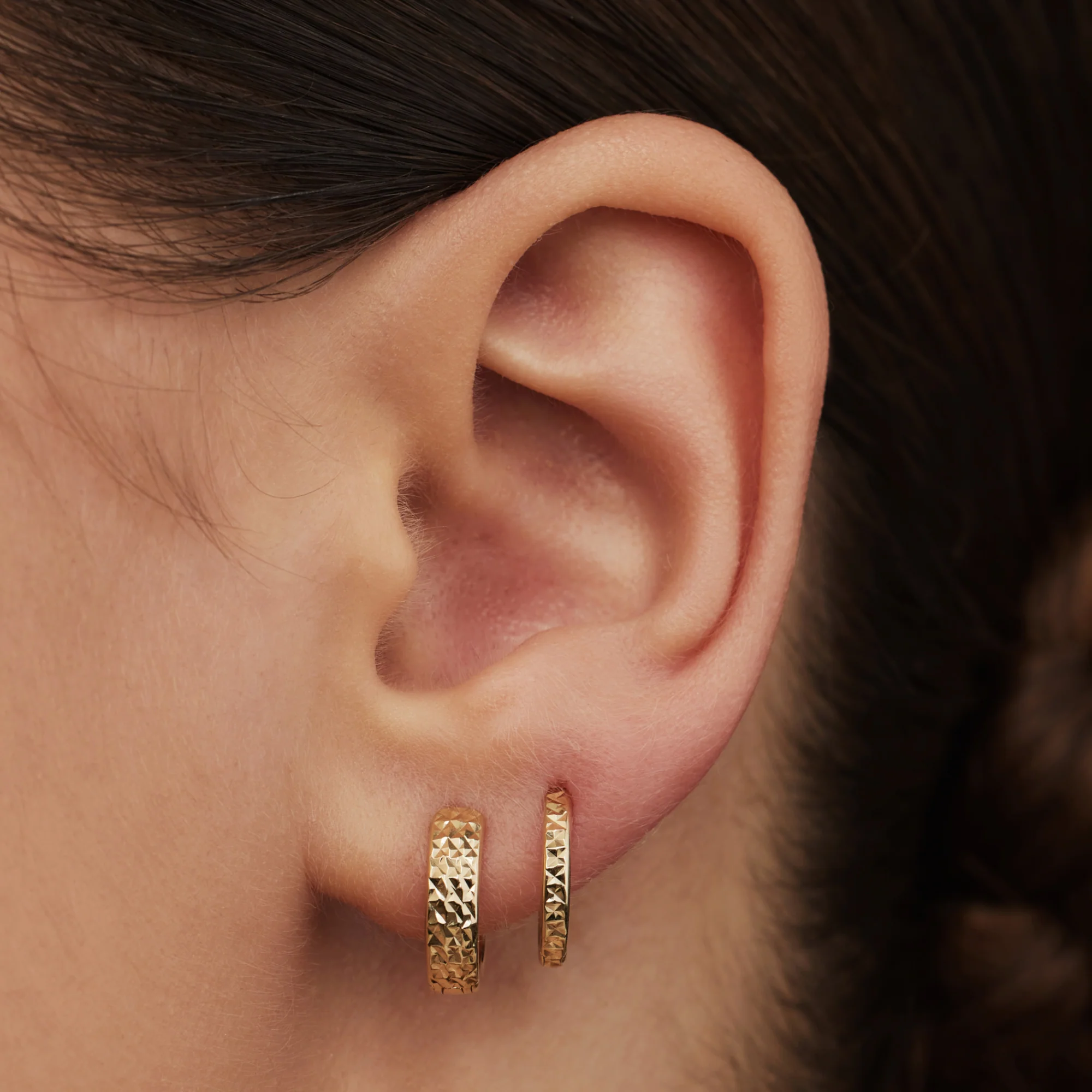 Rivoli Laura 14 karat gold hoop earrings with diamond cut - Image 2