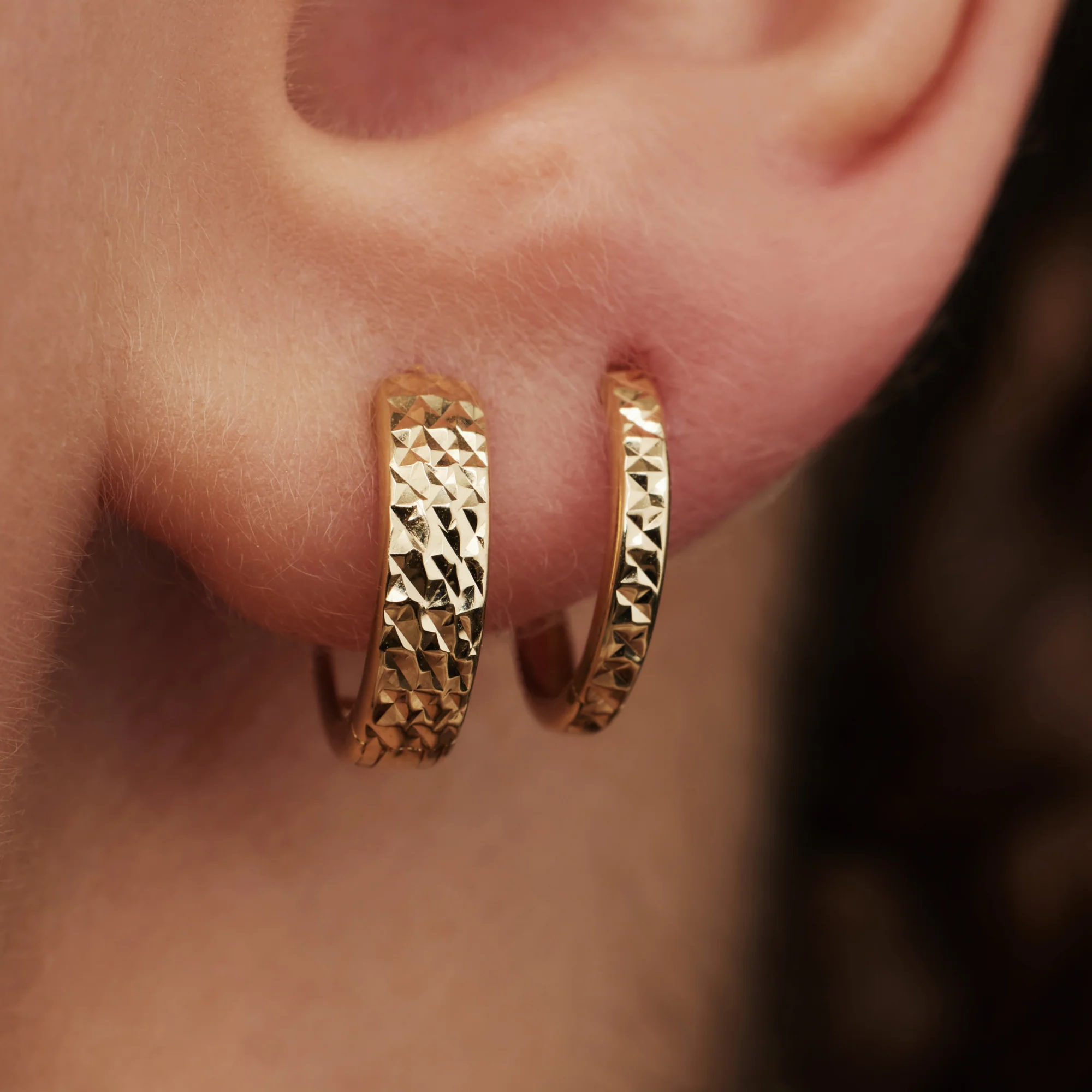 Rivoli Laura 14 karat gold hoop earrings with diamond cut - Image 4