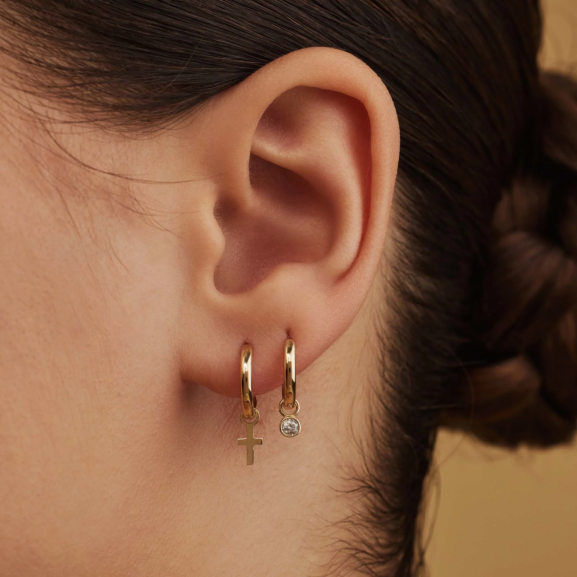 Monceau Solange 14 karat gold hoop earrings with cross - Image 2