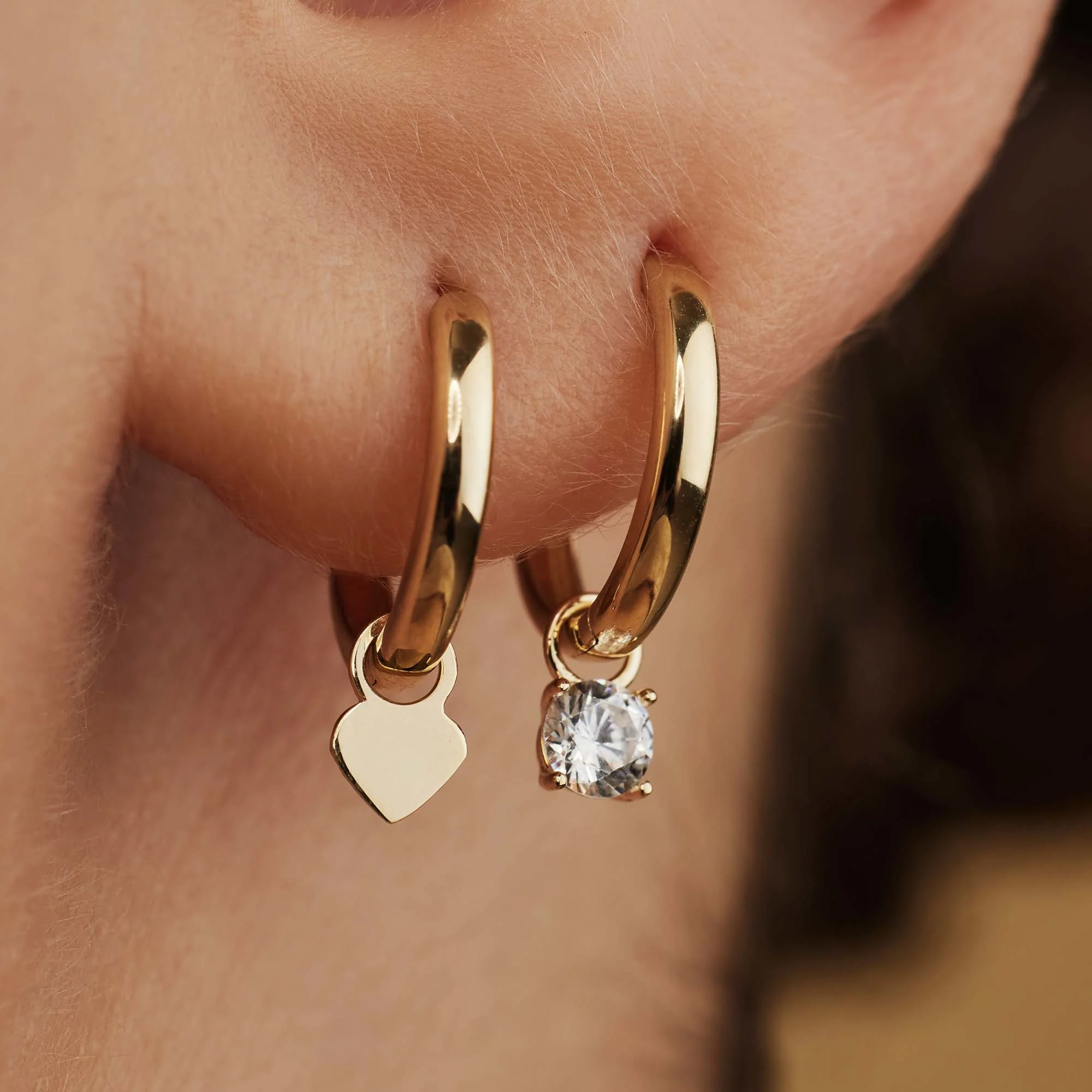 Belleville Amore 14 karat gold hoop earrings with heart - Image 3