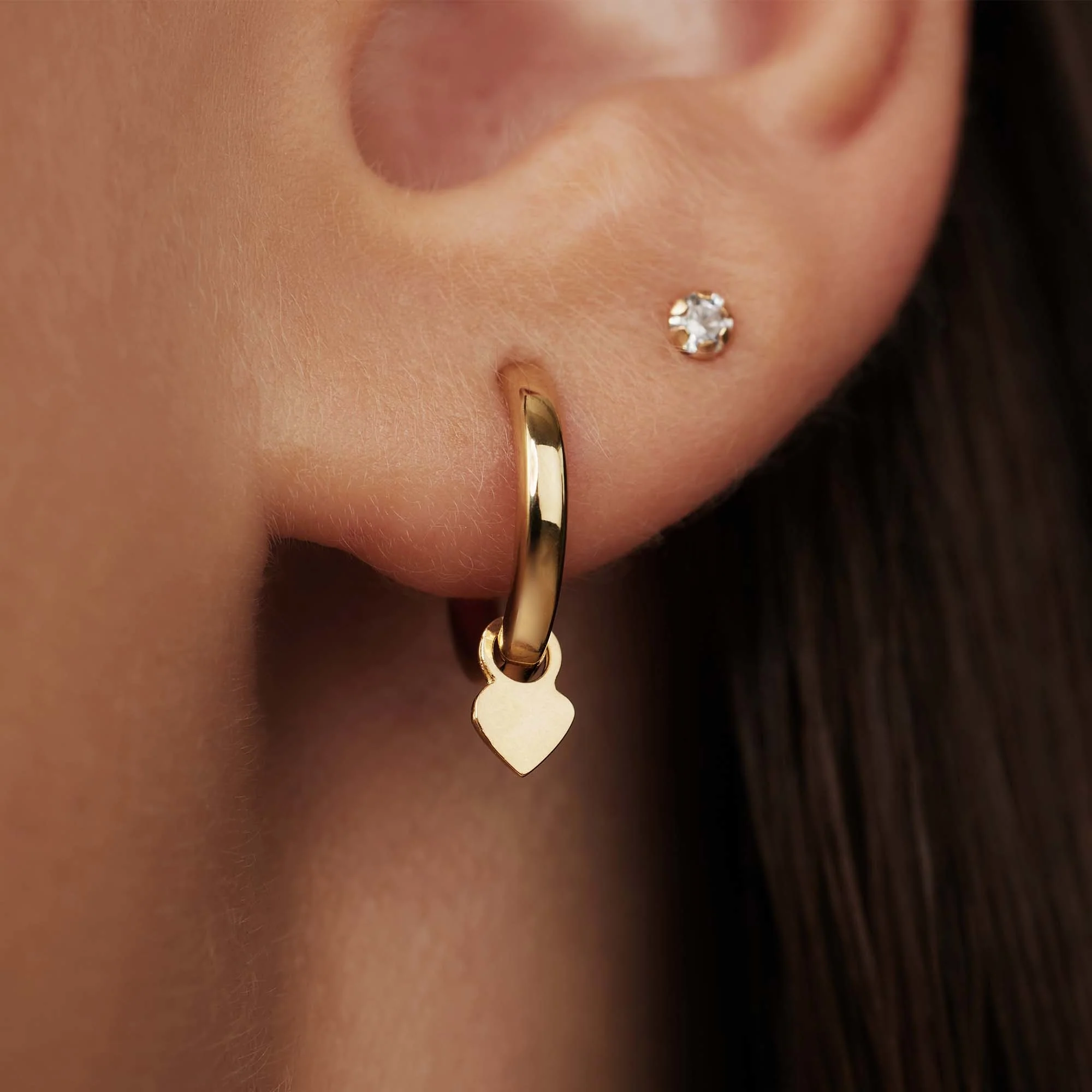 Belleville Amore 14 karat gold hoop earrings with heart - Image 4