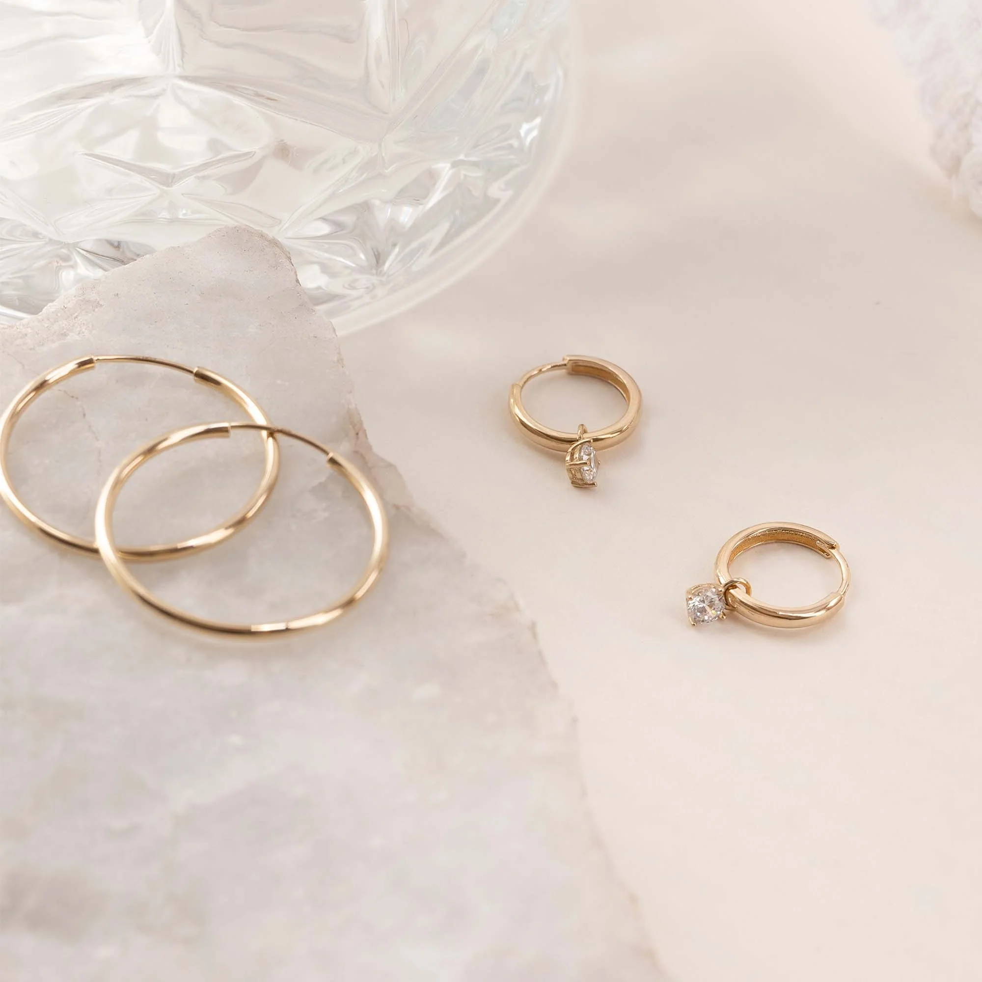 Le Marais Ophélie 14 karat gold hoop earrings with zirconia stone - Image 5