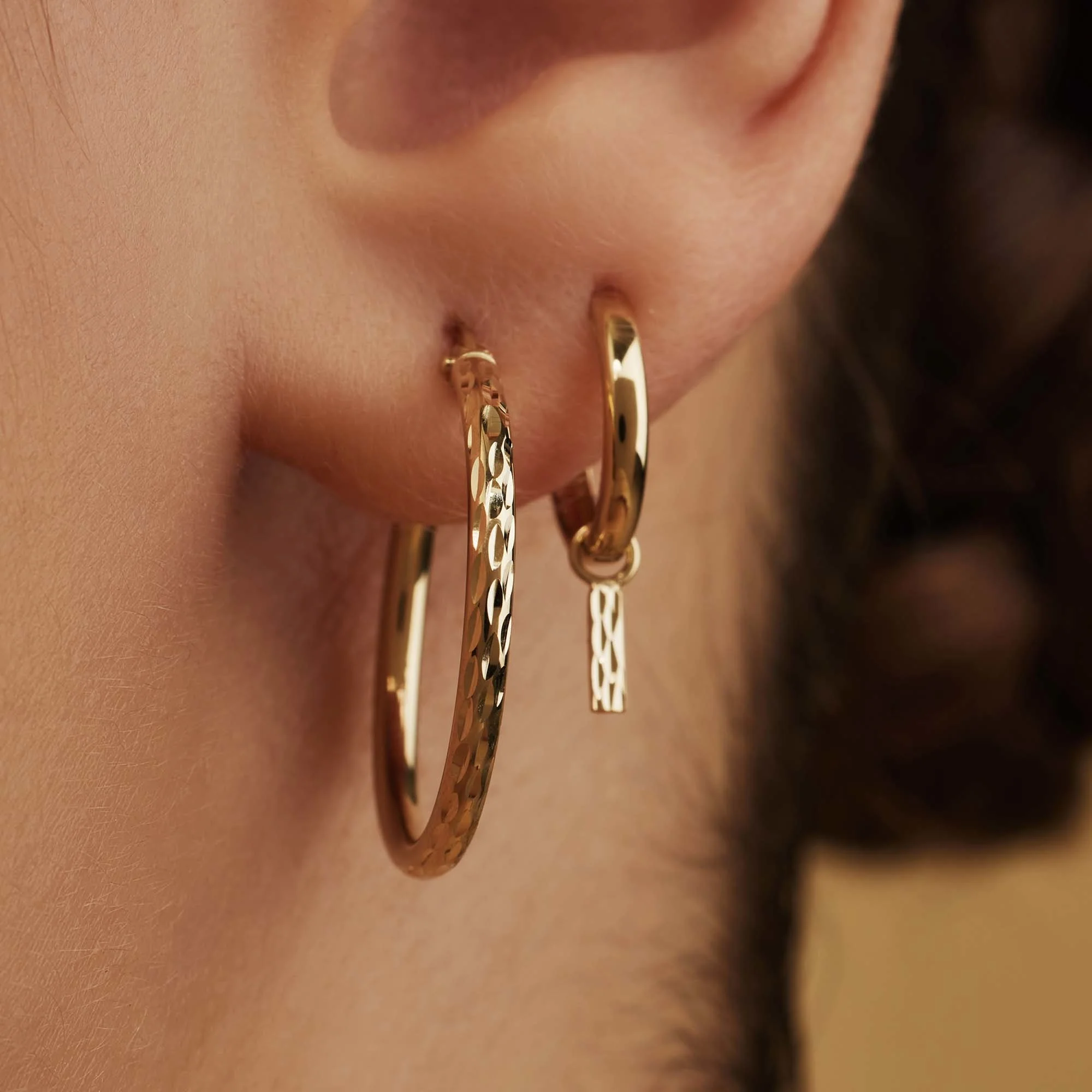 Rivoli Laura 14 karat gold hoop earrings with diamond cut - Image 3