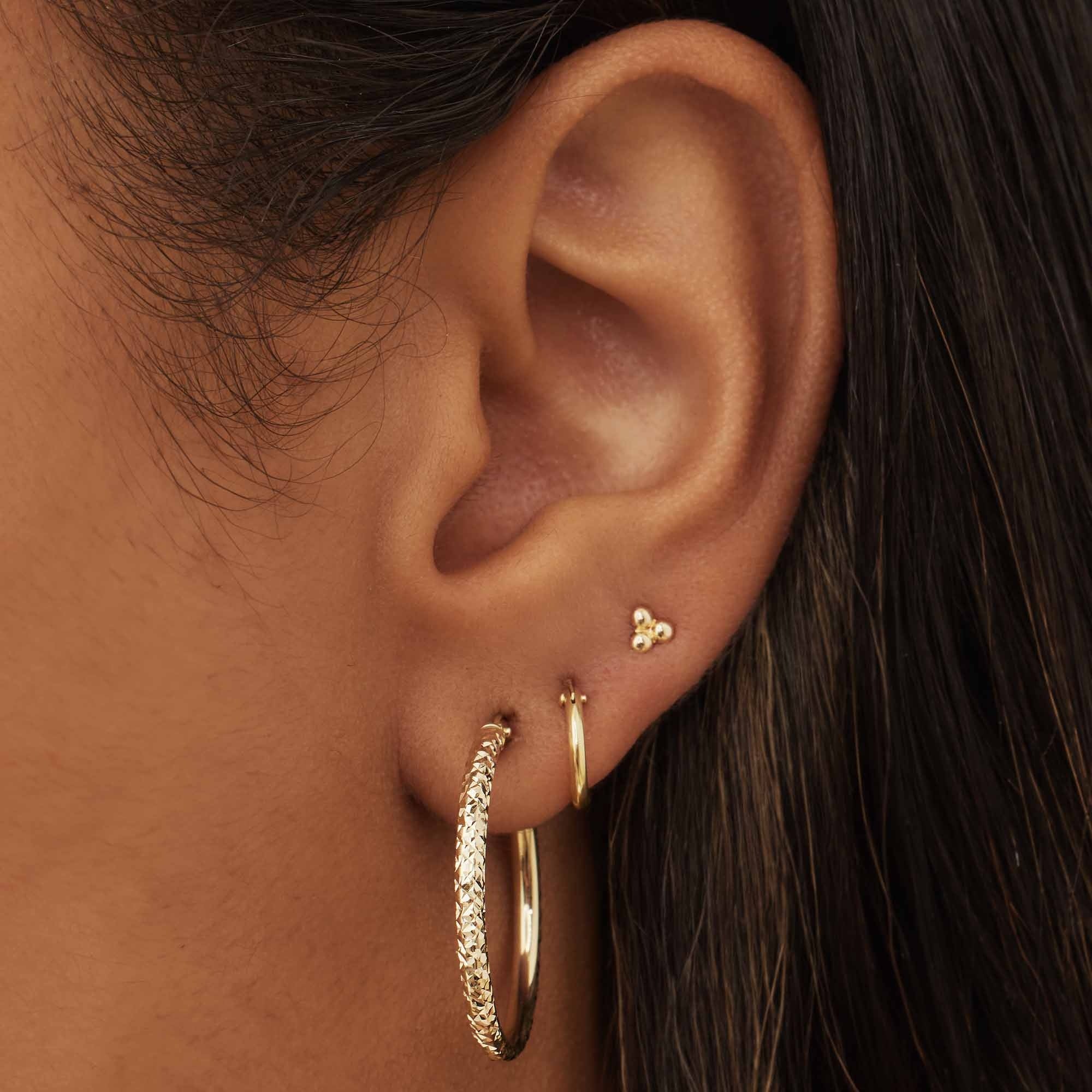 Rivoli Laura 14 karat gold hoop earrings with diamond cut - Image 2