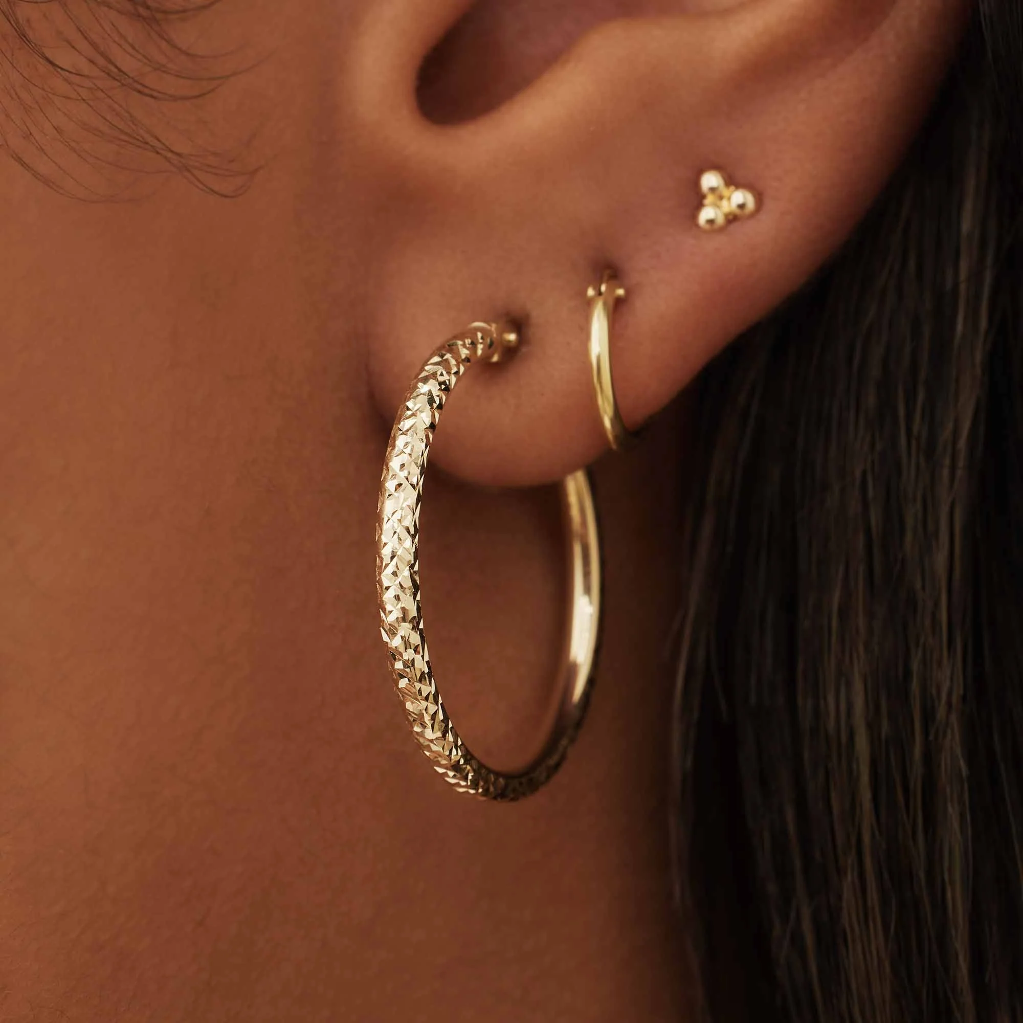 Rivoli Laura 14 karat gold hoop earrings with diamond cut - Image 3