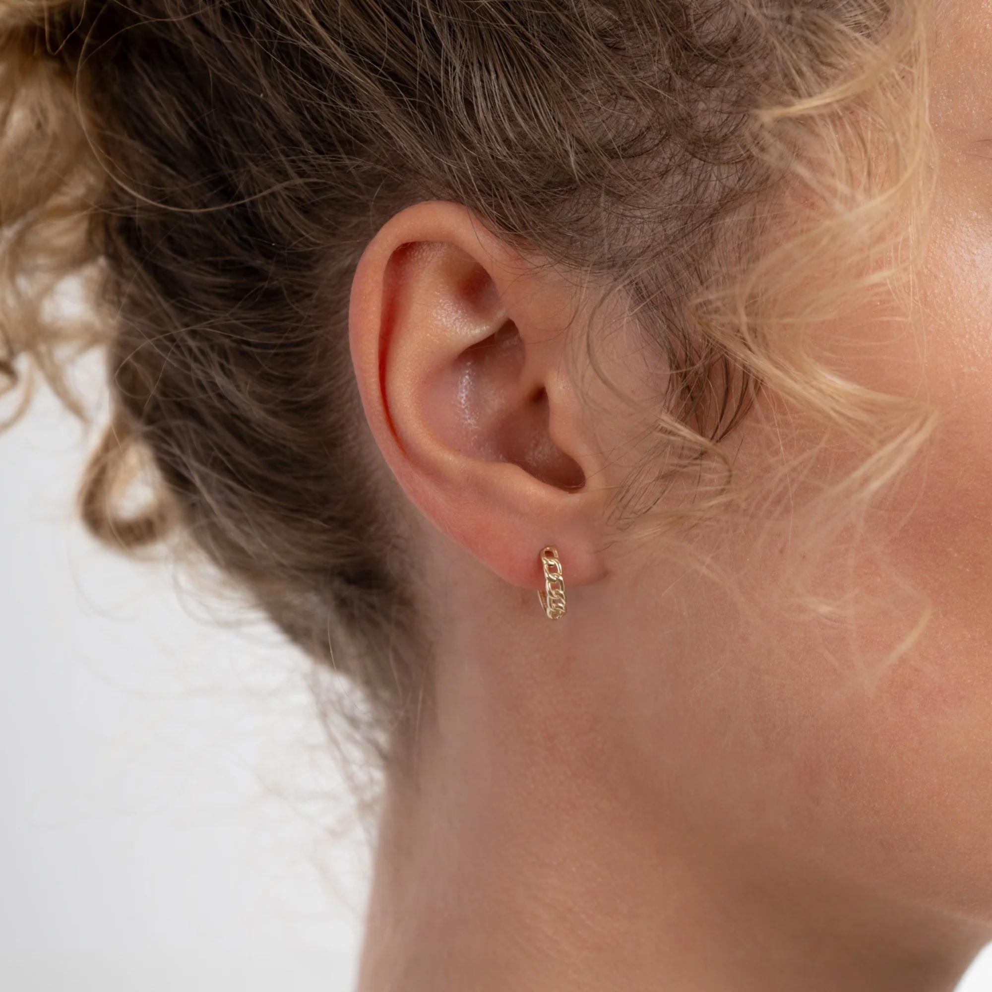 Le Marais Règine 14 karat gold hoop earrings with chains - Image 2