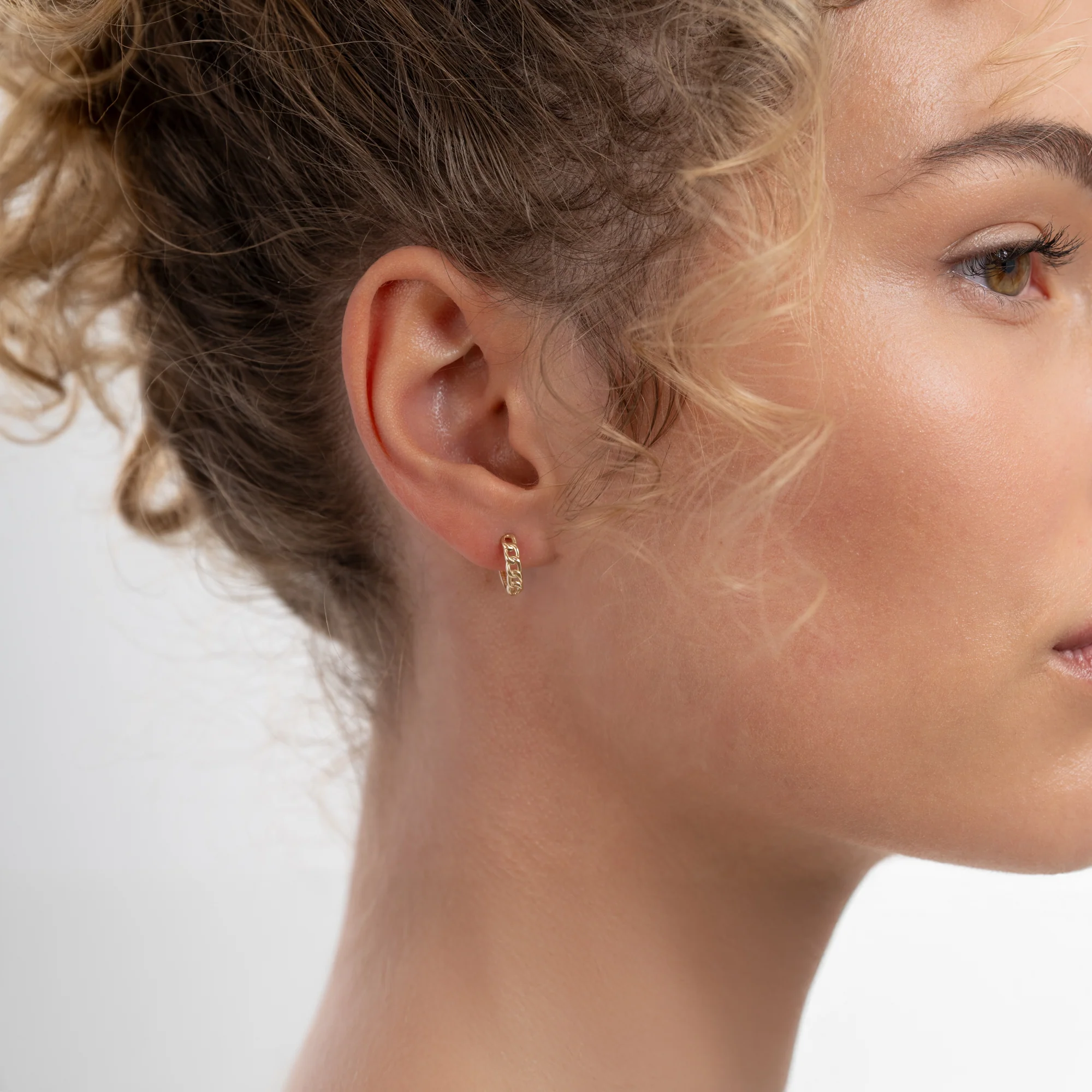 Le Marais Règine 14 karat gold hoop earrings with chains - Image 3