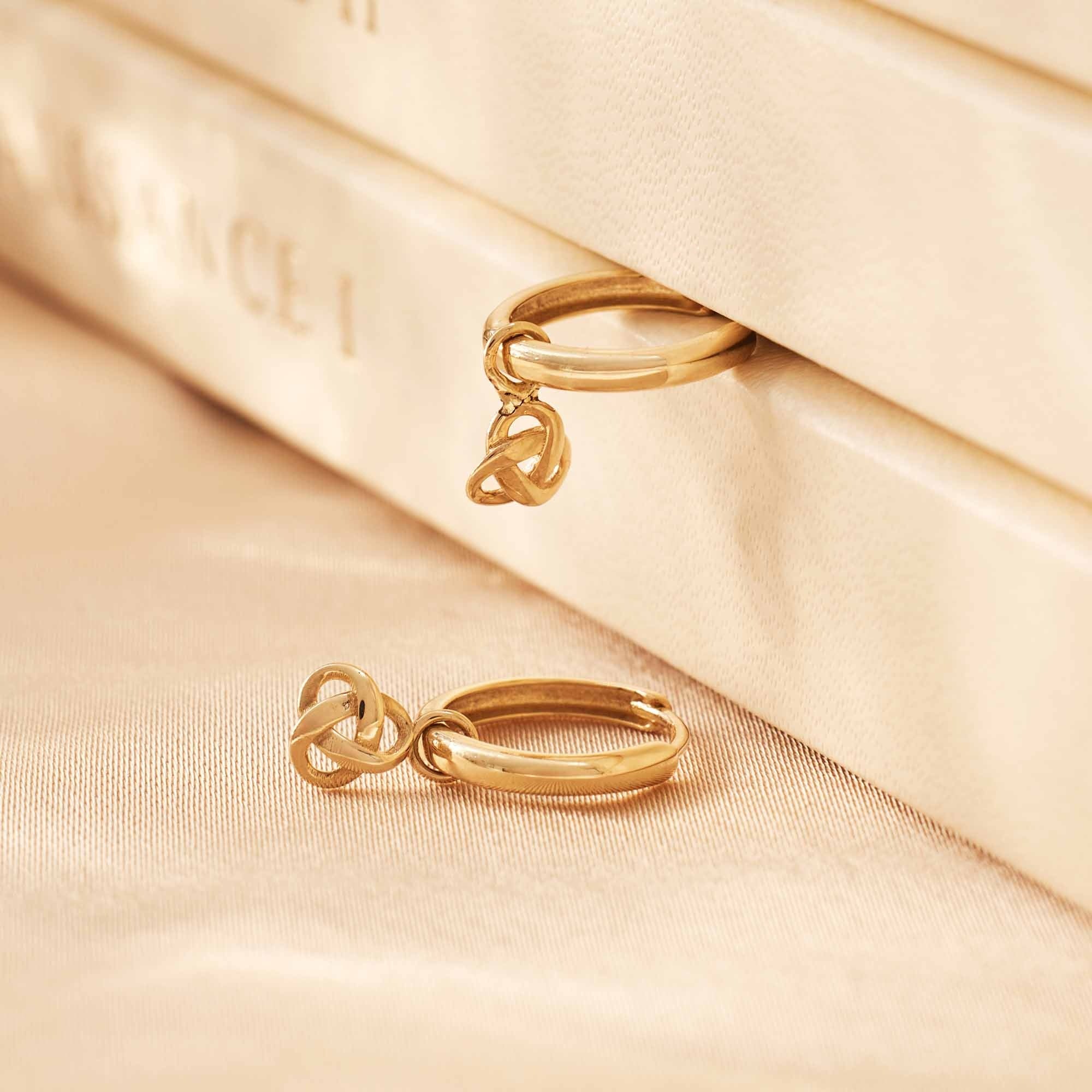 Rivoli Méline 14 karat gold hoop earrings with knot - Image 4