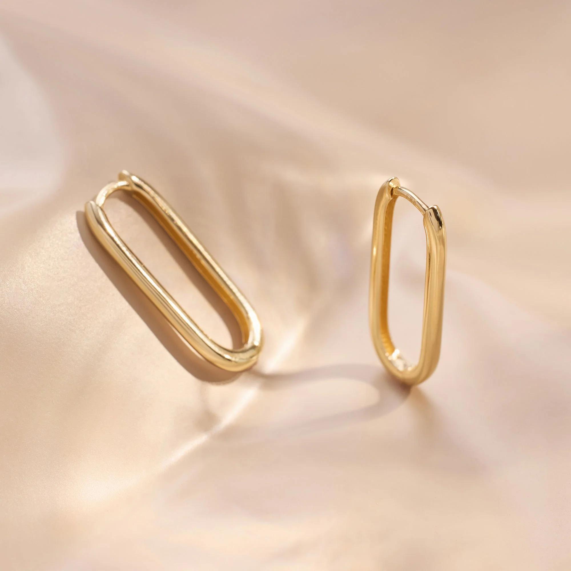 Rivoli Aimée 14 karat gold hoop earrings - Image 4