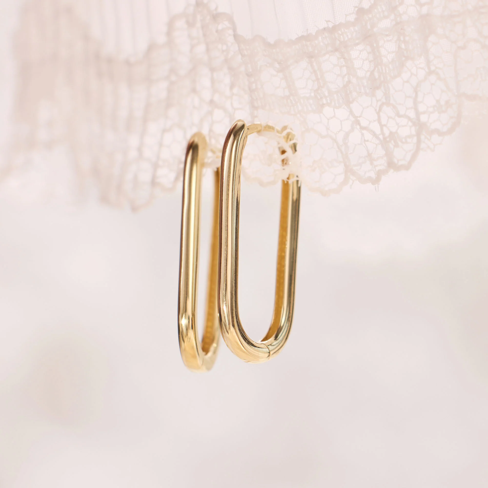 Rivoli Aimée 14 karat gold hoop earrings - Image 5