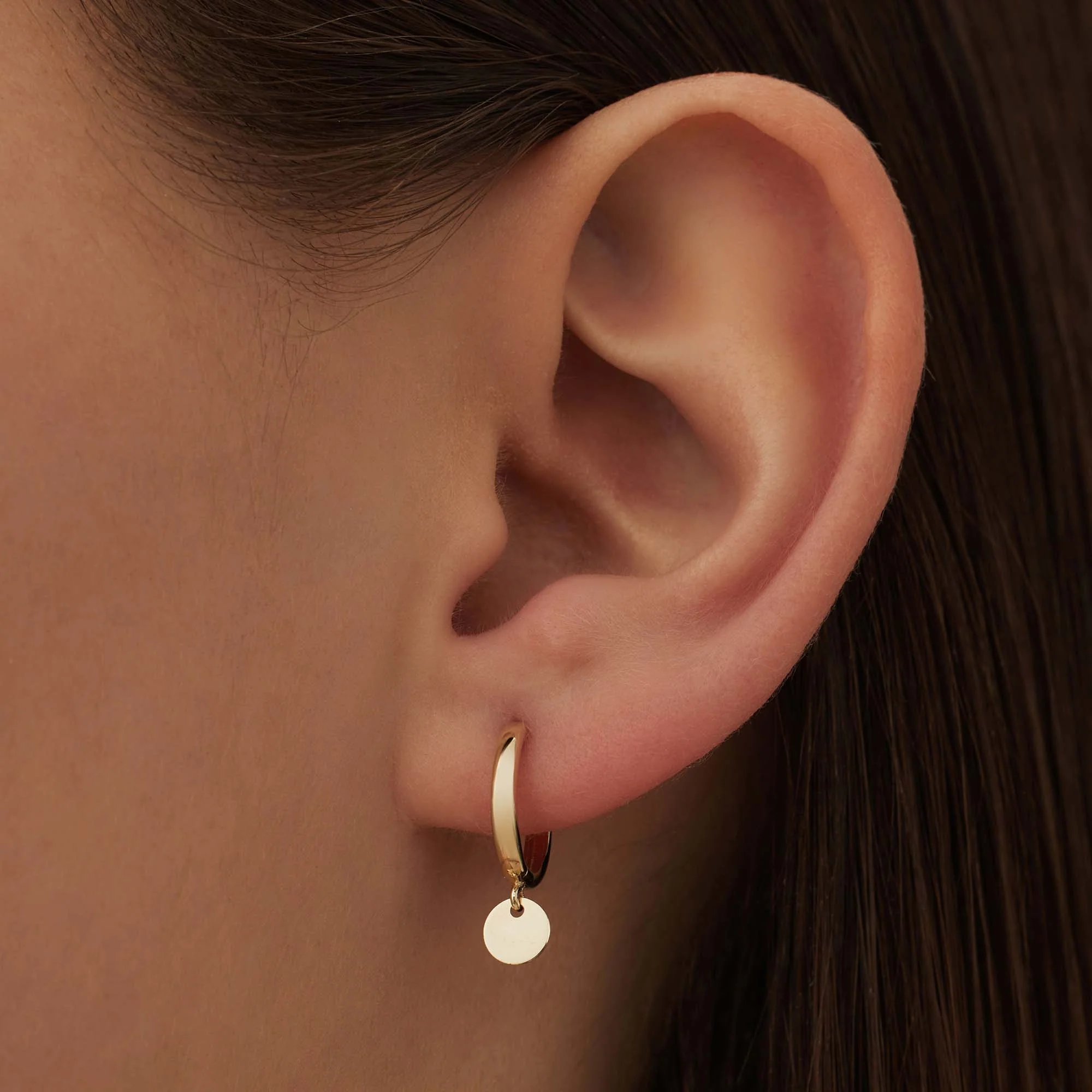 Le Marais Jeanne 14 karat gold hoop earrings with coin - Image 2
