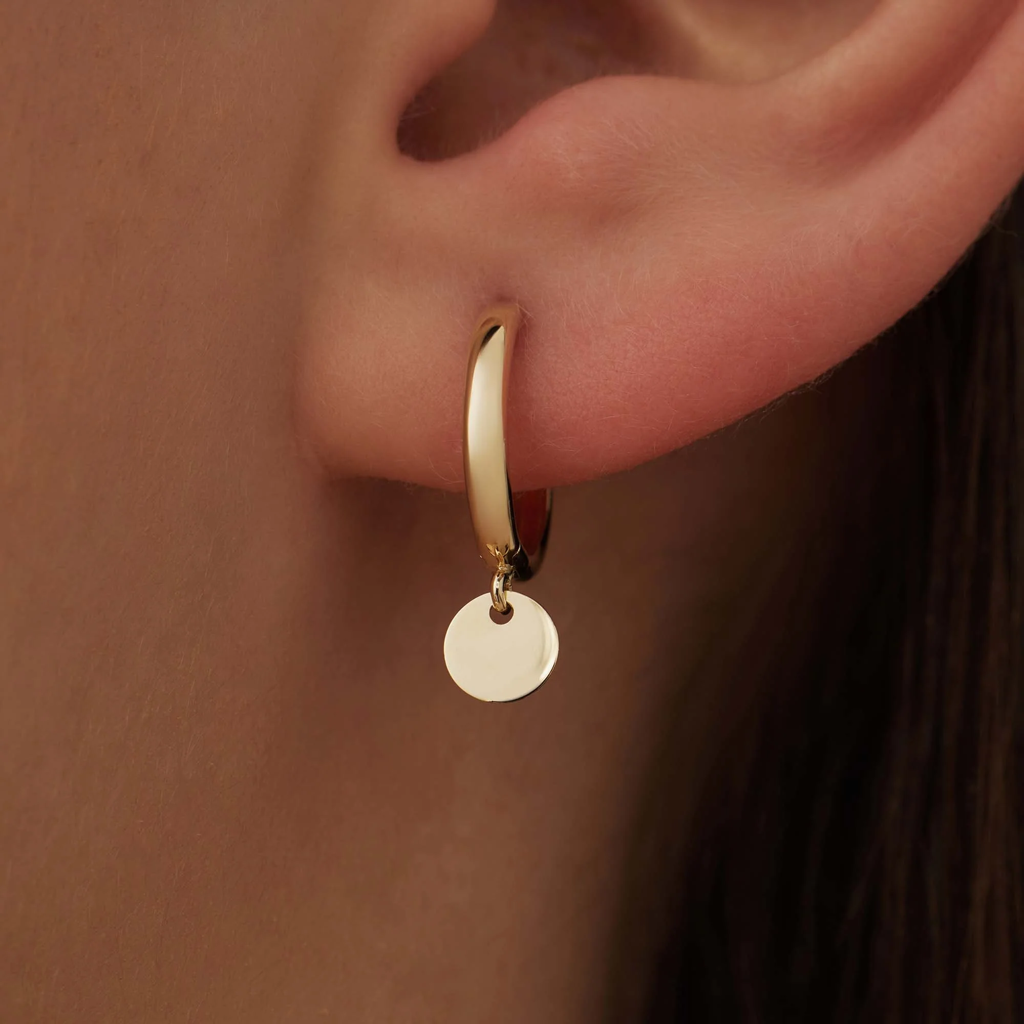 Le Marais Jeanne 14 karat gold hoop earrings with coin - Image 3