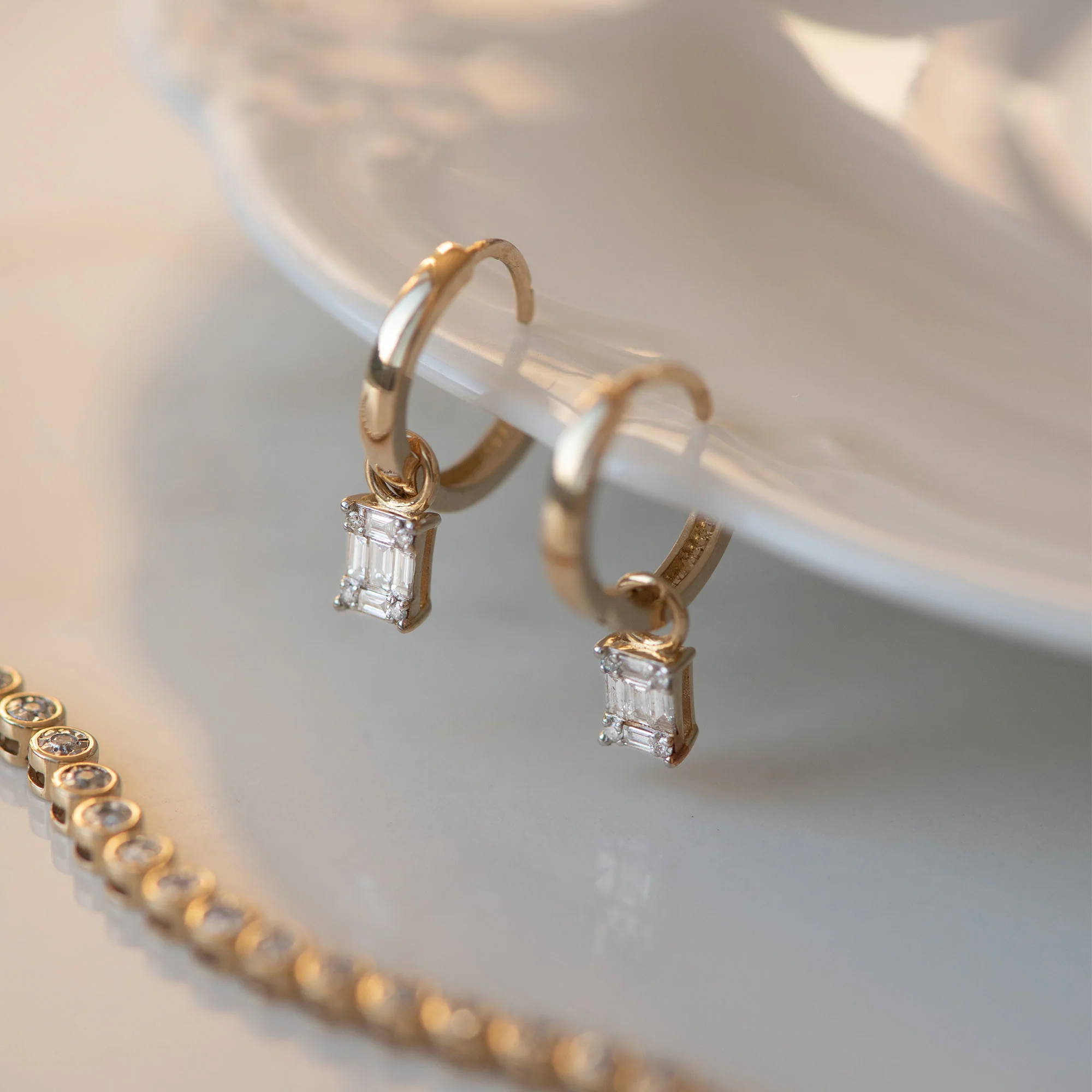 De la Paix Maxime 14 karat gold hoop earrings with diamond 0.26 carat - Image 4