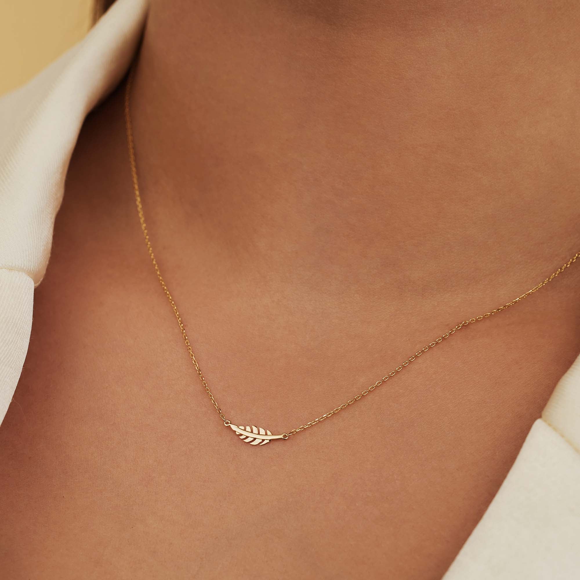 Monceau Giselle 14 karat gold necklace with feather - Image 3