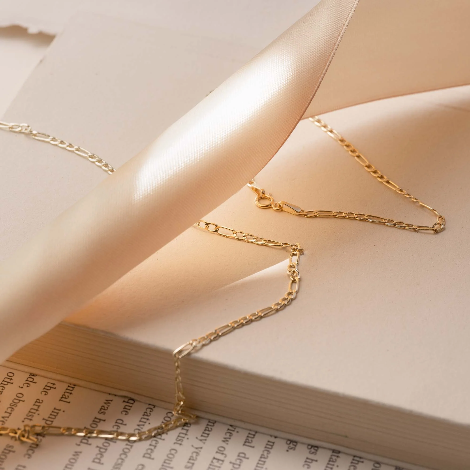 Rivoli Nina 14 karat gold necklace with figaro chain - Image 6