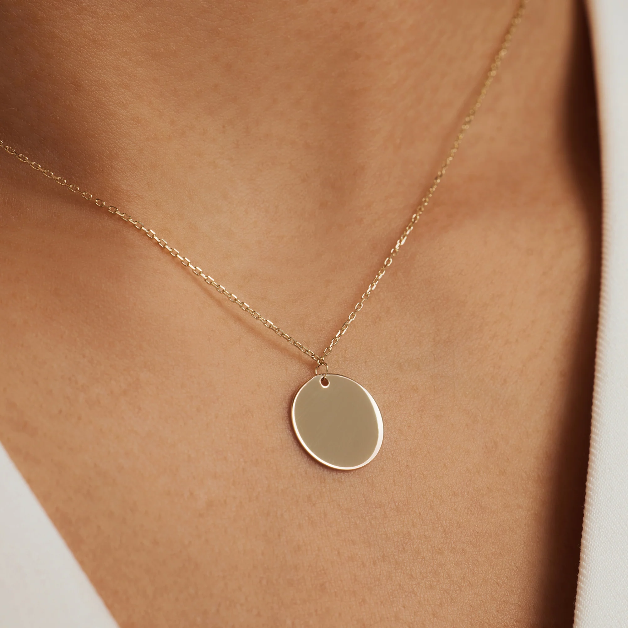 Le Marais Jeanne 14 karat gold necklace with coin - Image 2