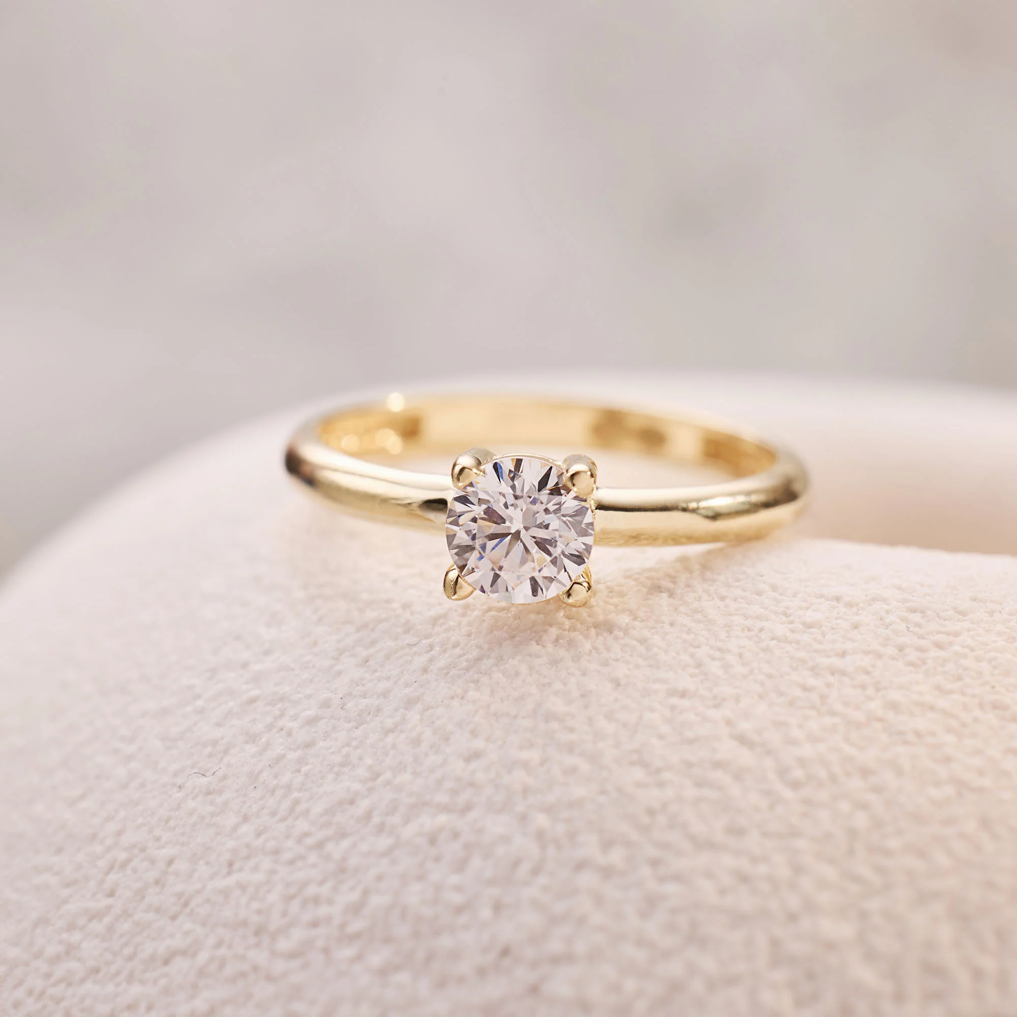 Le Marais Soleil 14 karat gold ring with zirconia stone - Image 4