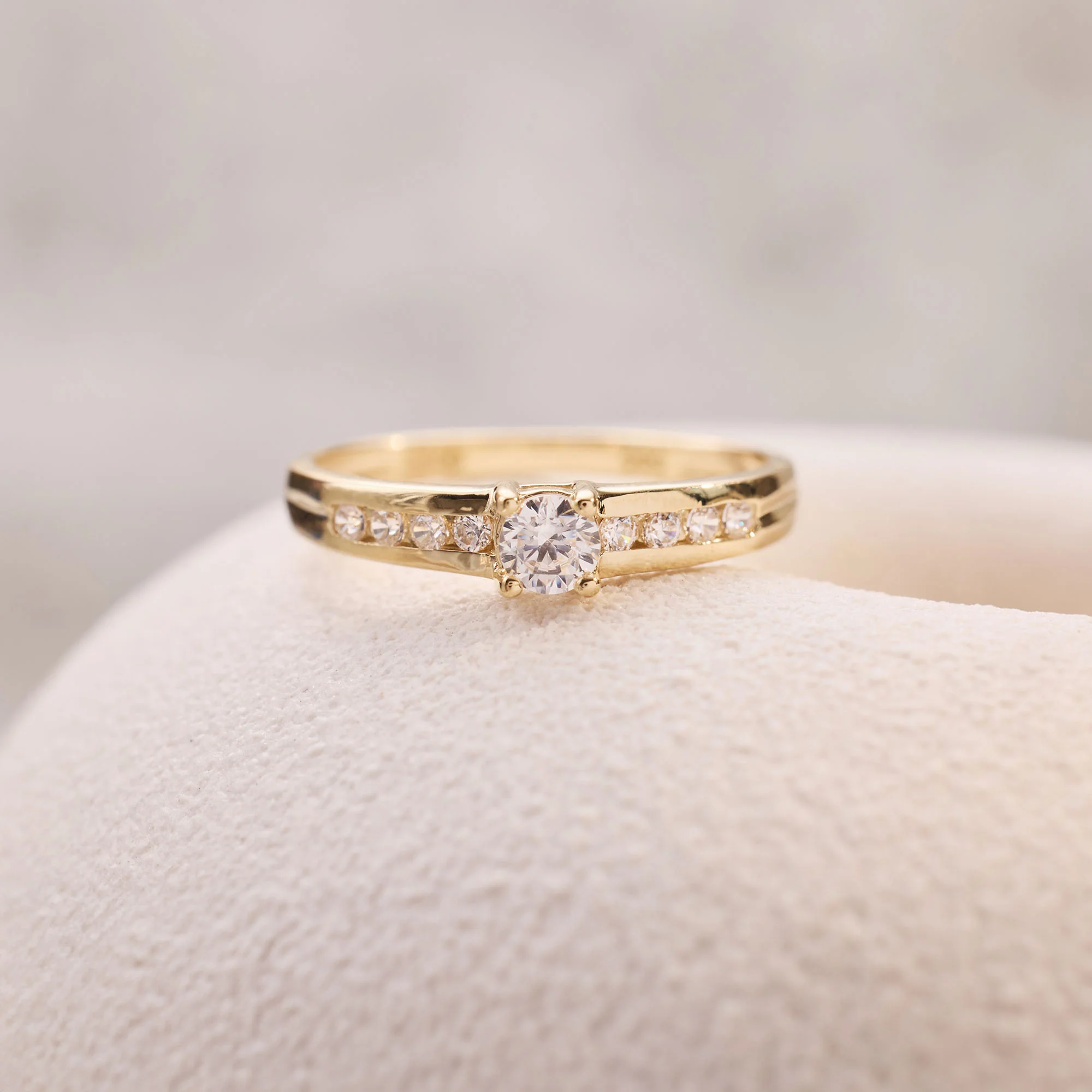 Le Marais Estée 14 karat gold ring with zirconia stones - Image 5