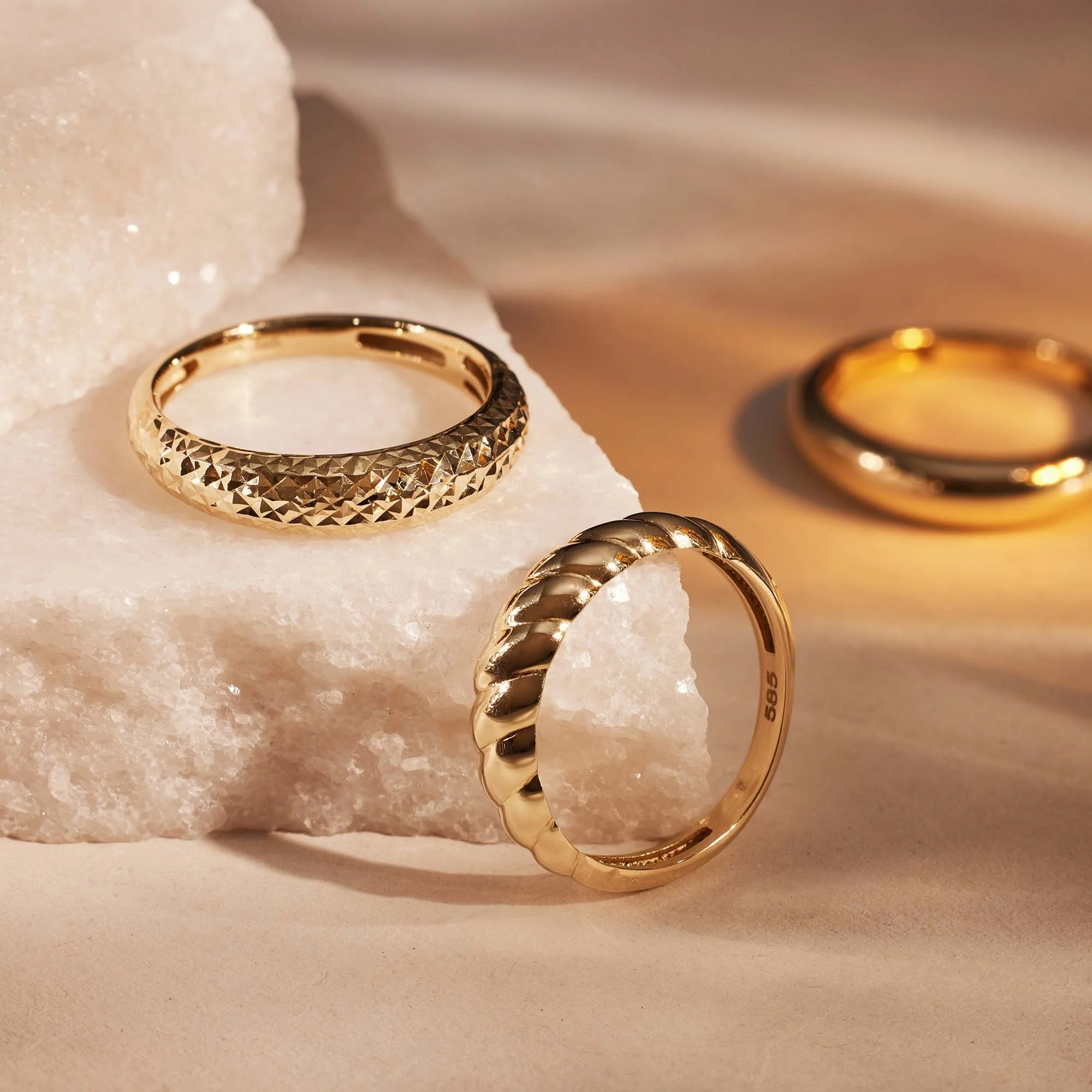 Aidee Elodie 14 karat gold ring with twist - Image 4