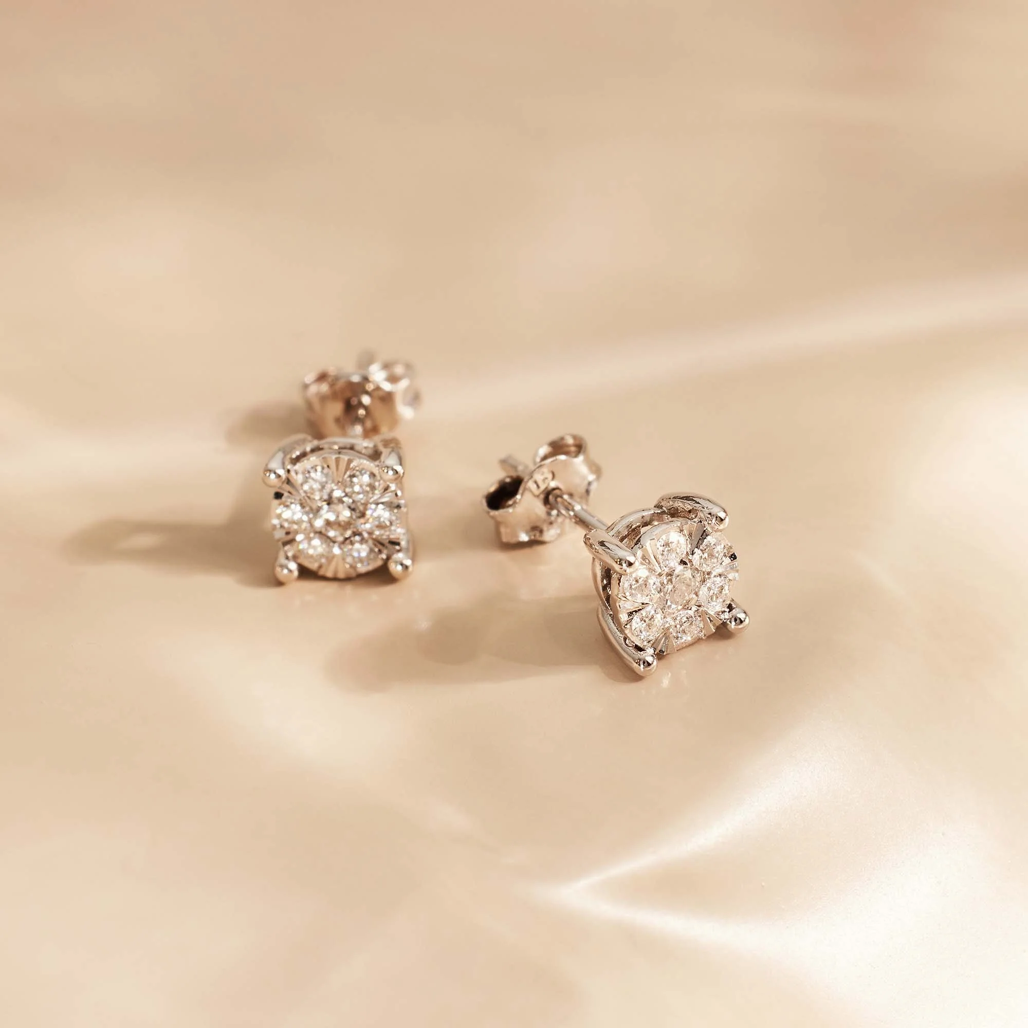 De la Paix Hanaé 14 karat white gold ear studs with diamond 0.16 carat - Image 6