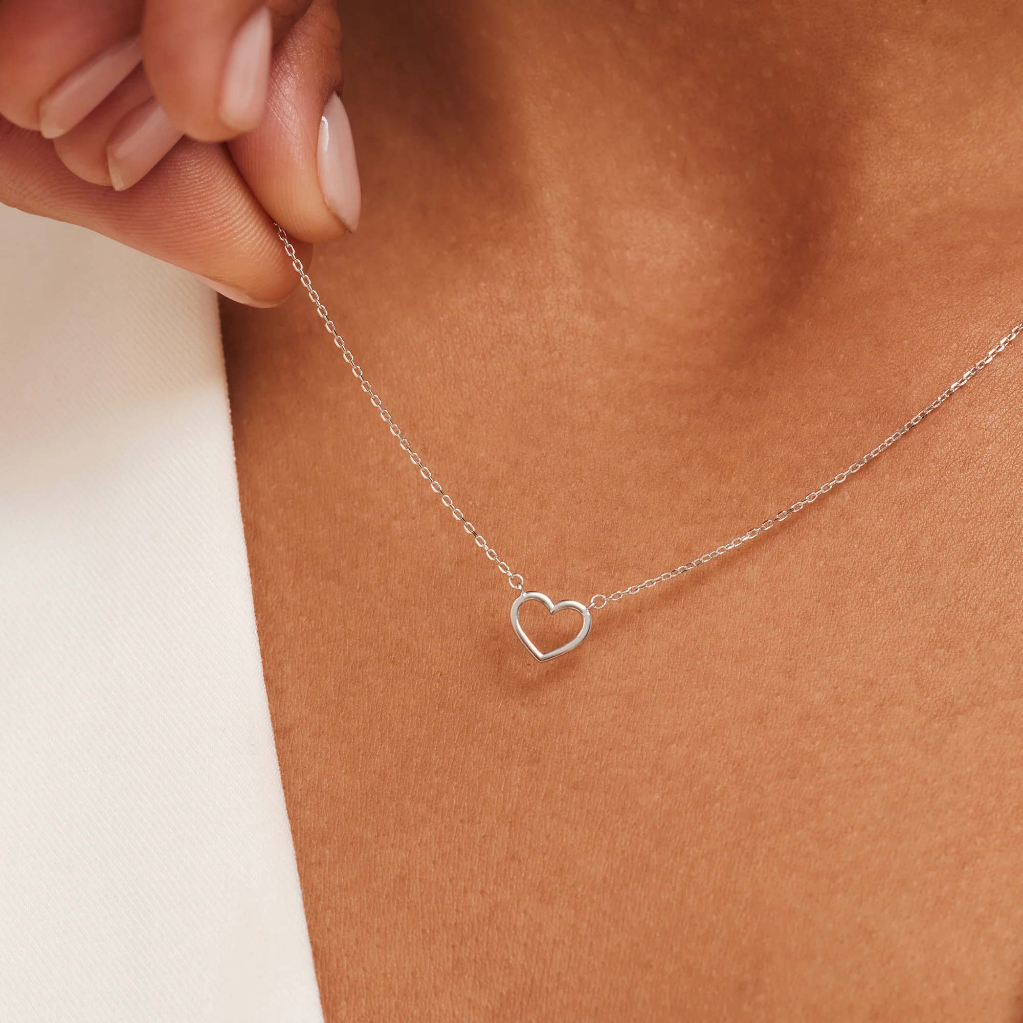 Saint Germain Amore 14 karat white gold necklace with heart - Image 2