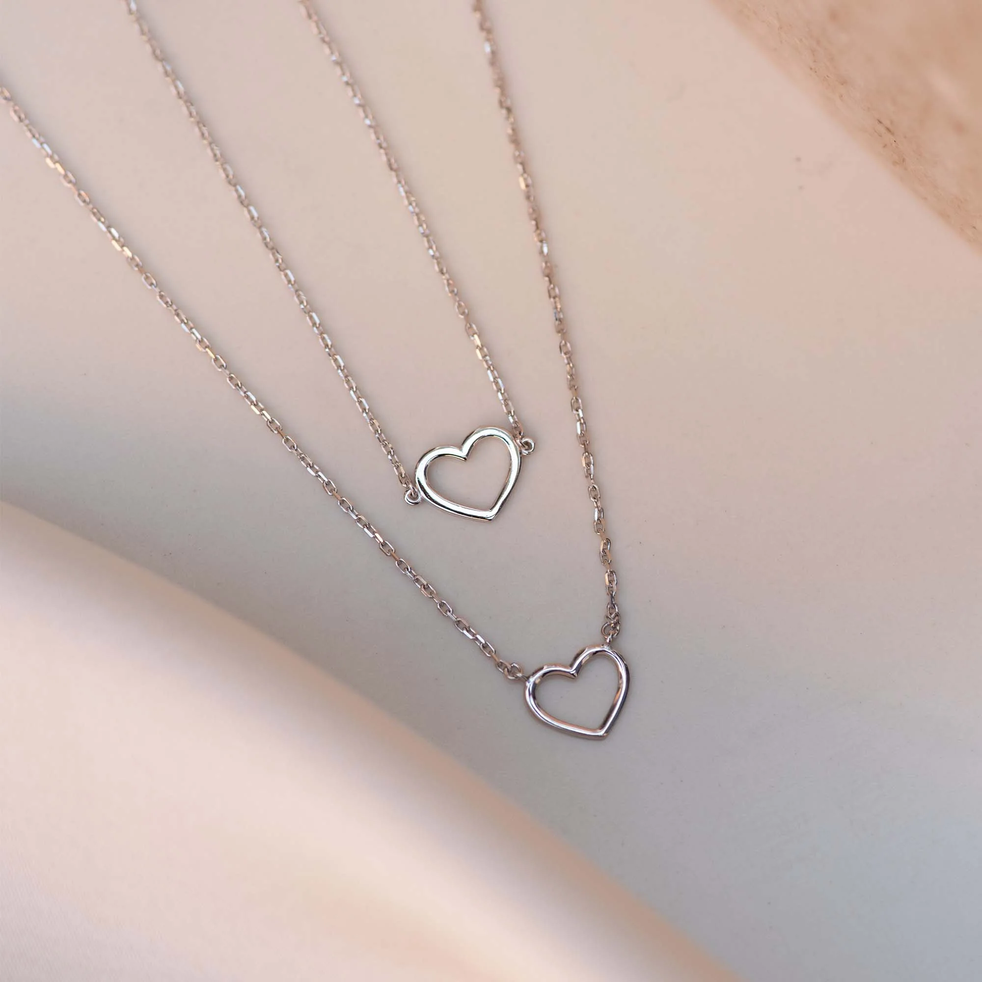 Saint Germain Amore 14 karat white gold necklace with heart - Image 4