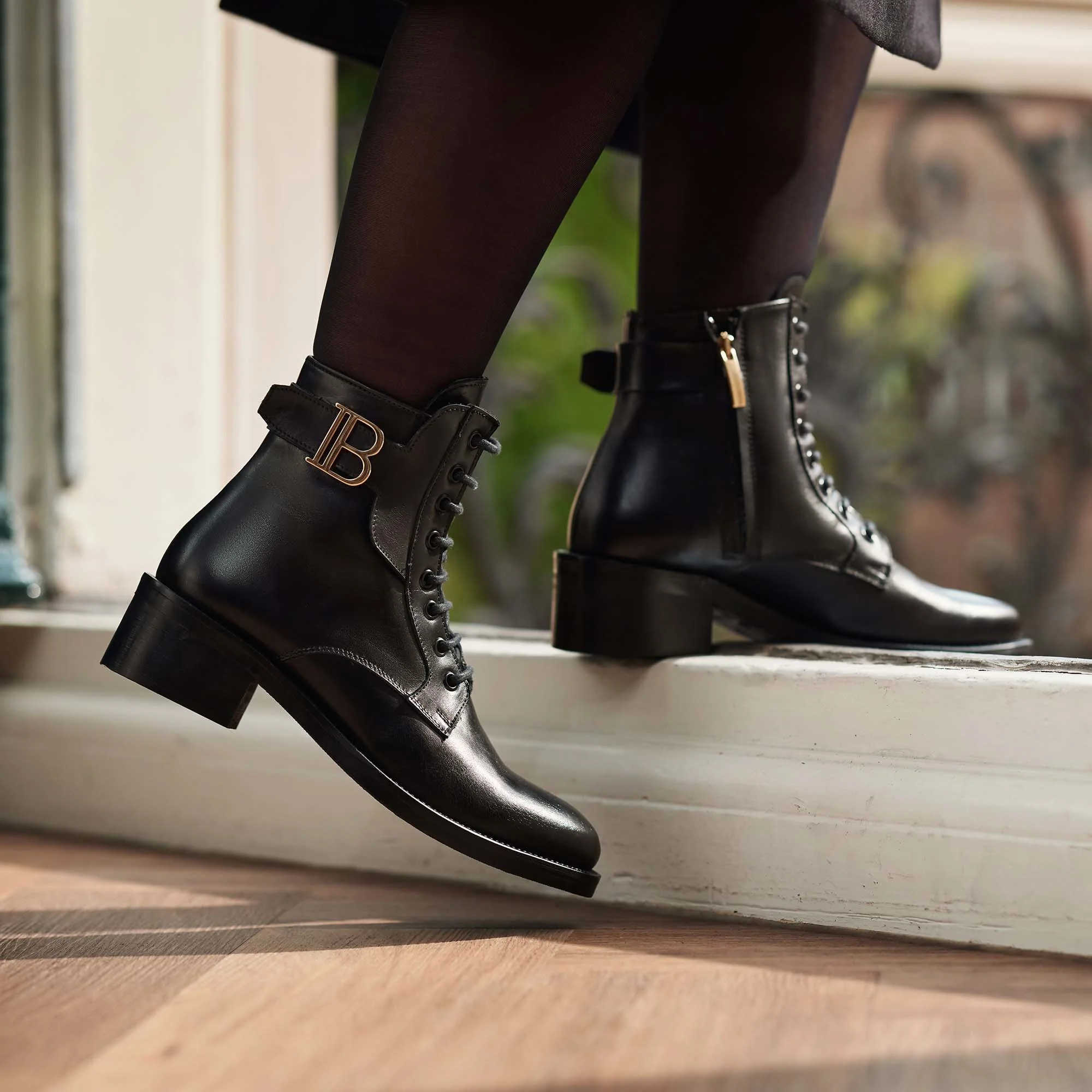 Vendôme Ellen black calfskin leather lace up boots - Image 2